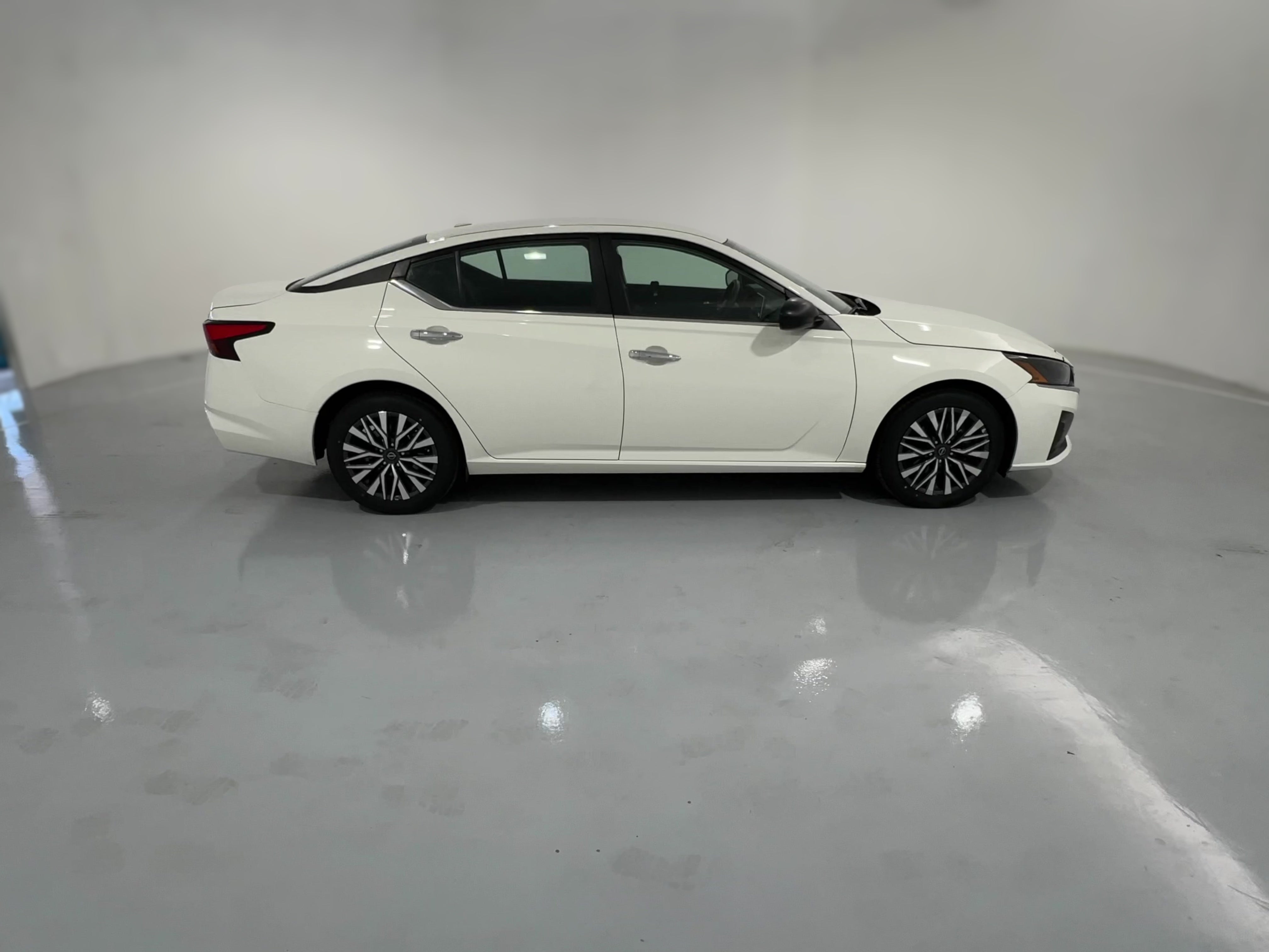 2025 Nissan Altima SV - Photo 34