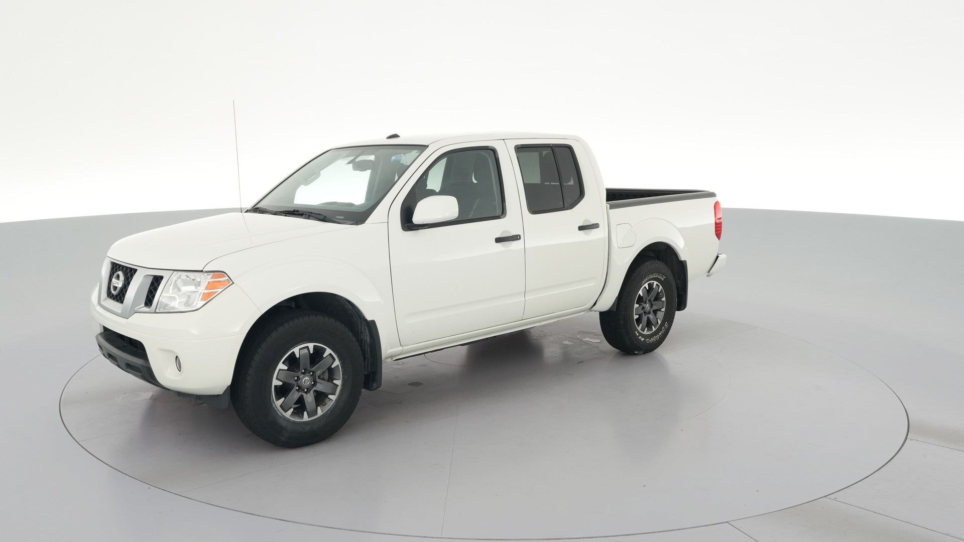 2019 Nissan Frontier Crew Cab vehicle photo