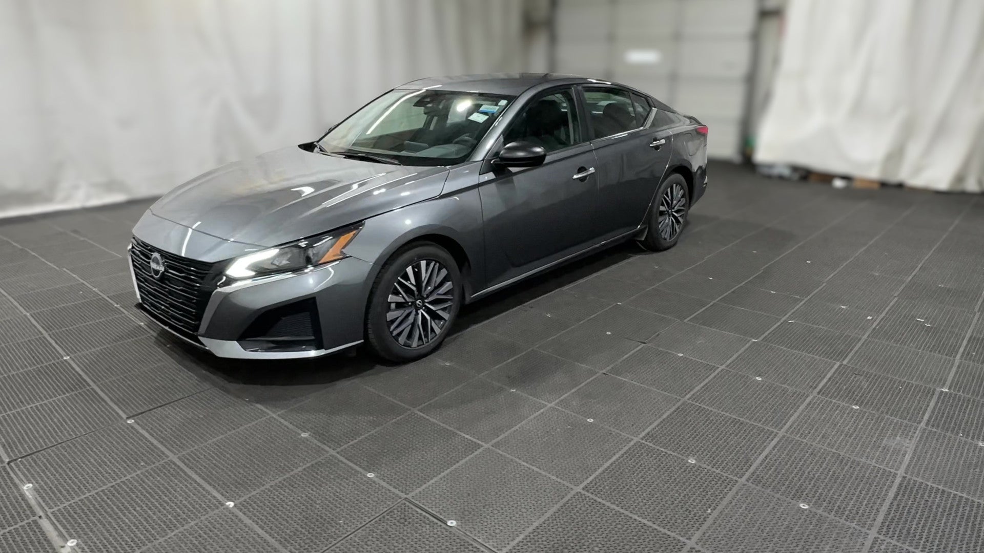 2025 Nissan Altima vehicle photo