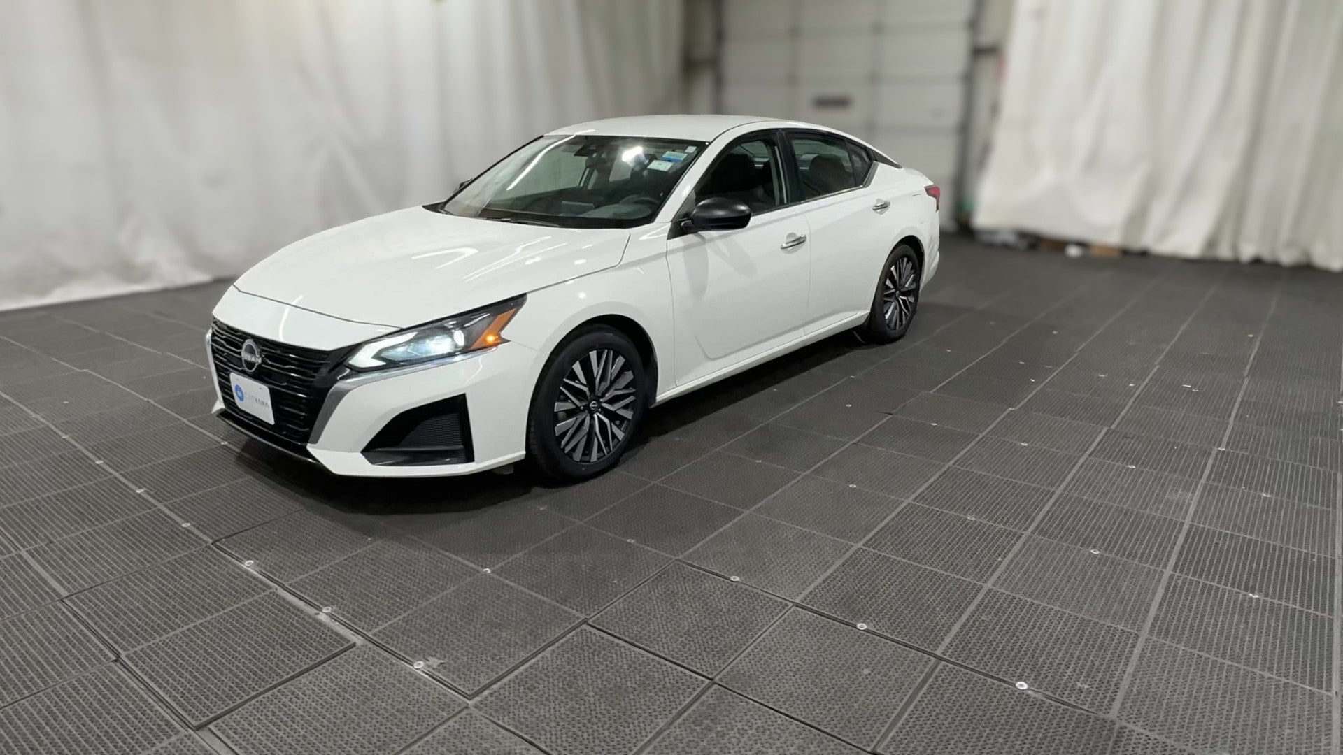 2025 Nissan Altima vehicle photo