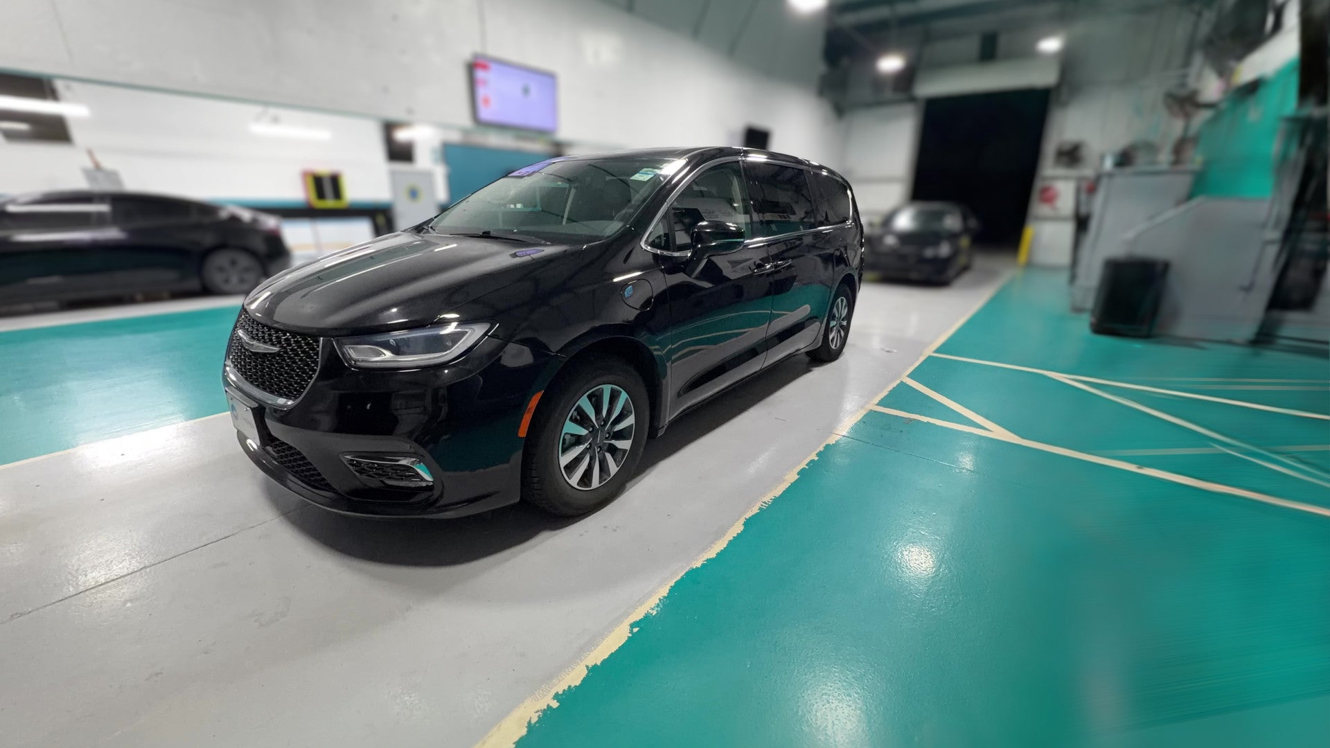 2024 Chrysler Pacifica Hybrid vehicle photo