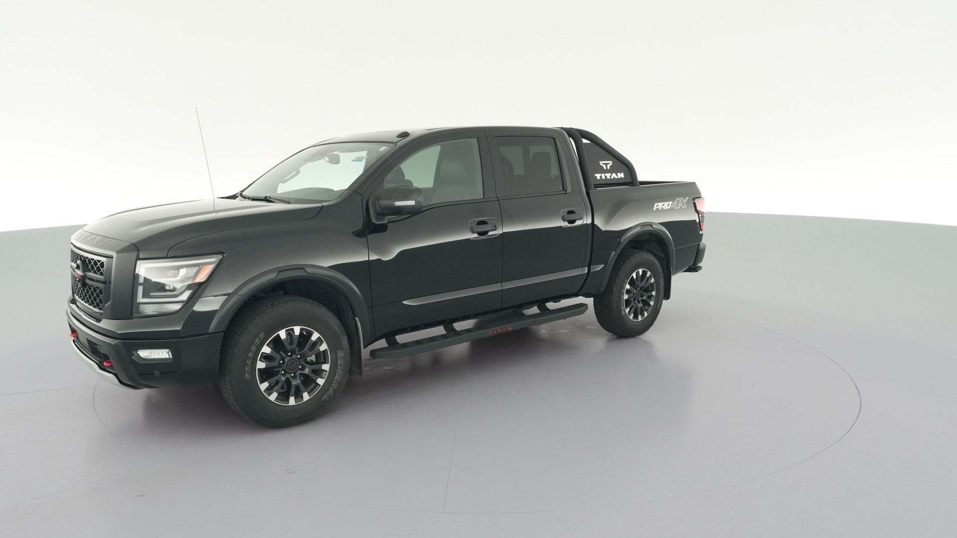 2021 Nissan Titan Crew Cab vehicle photo