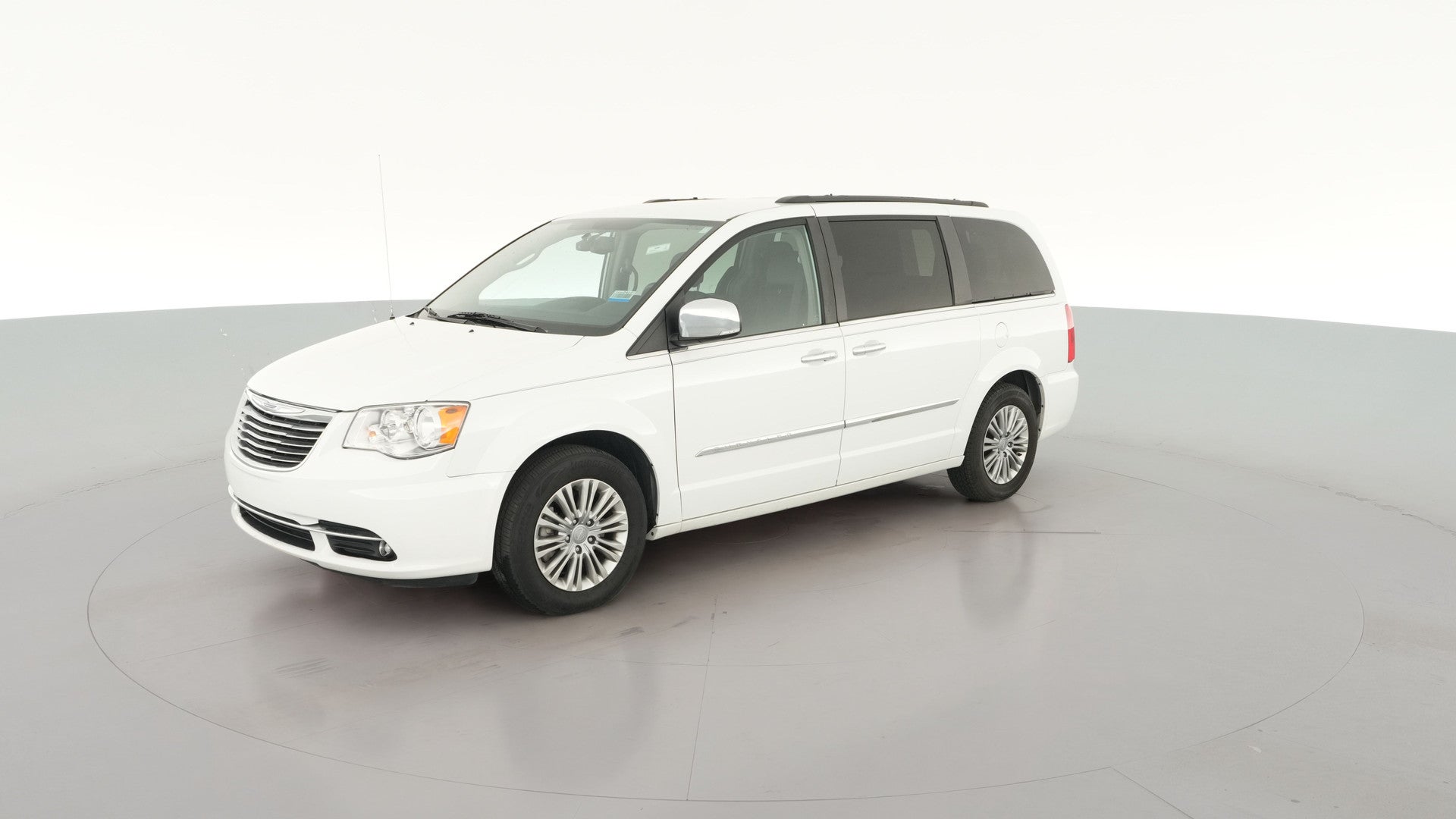 2015 Chrysler Town & Country vehicle photo