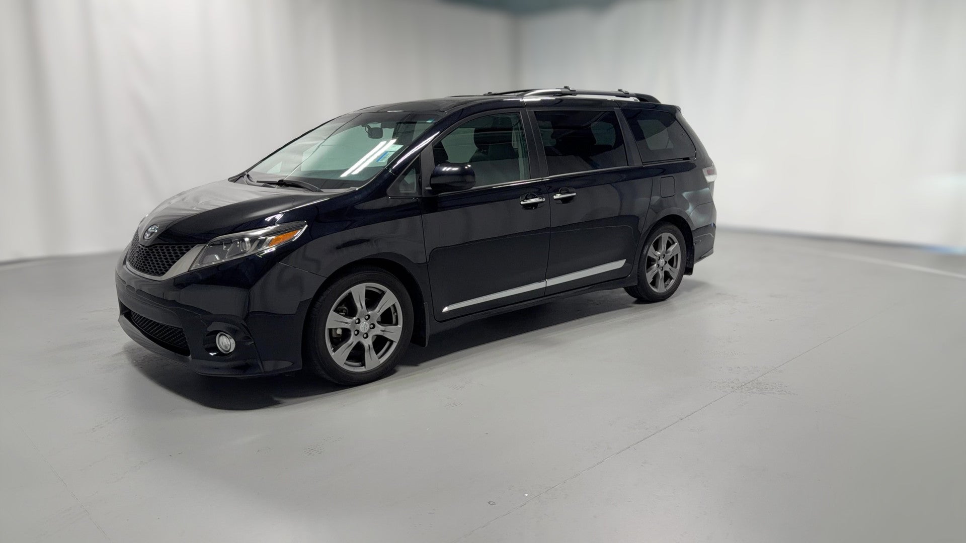 2017 Toyota Sienna vehicle photo