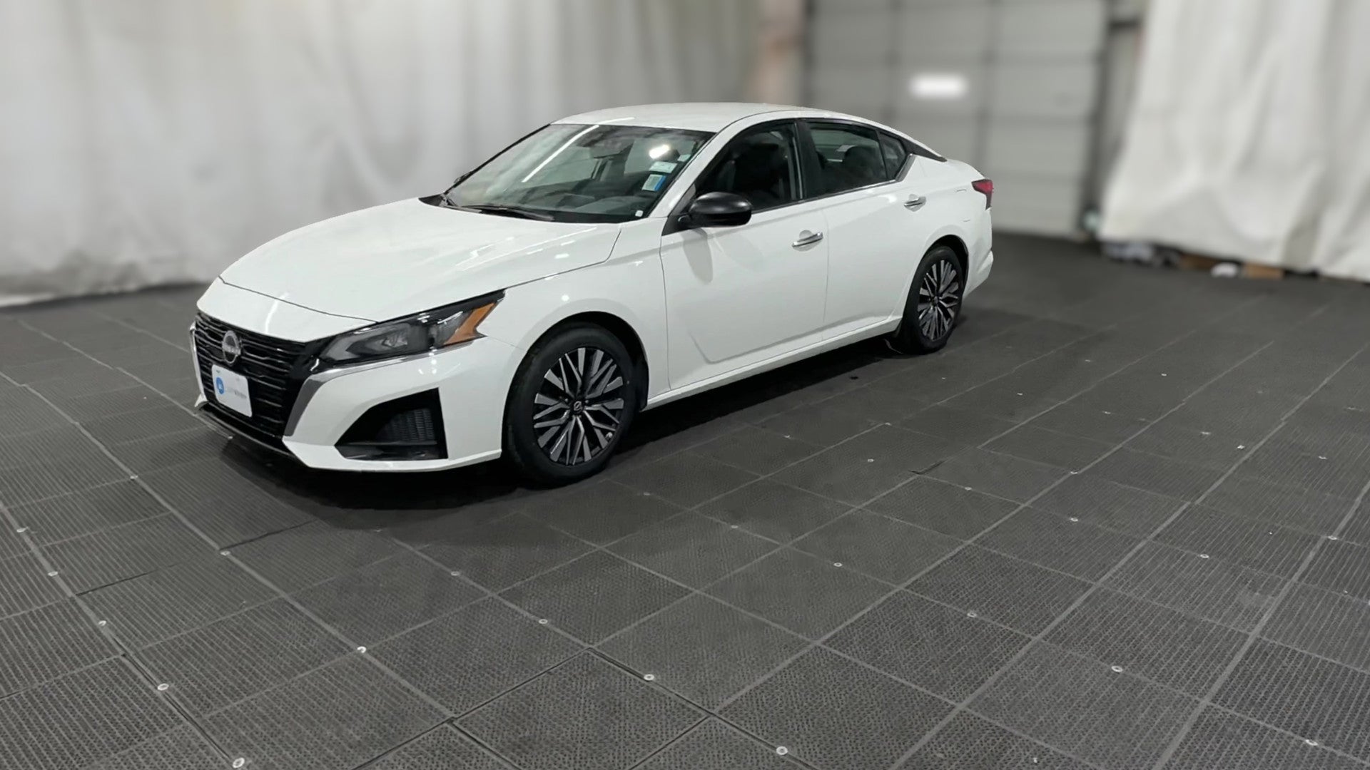 2025 Nissan Altima vehicle photo