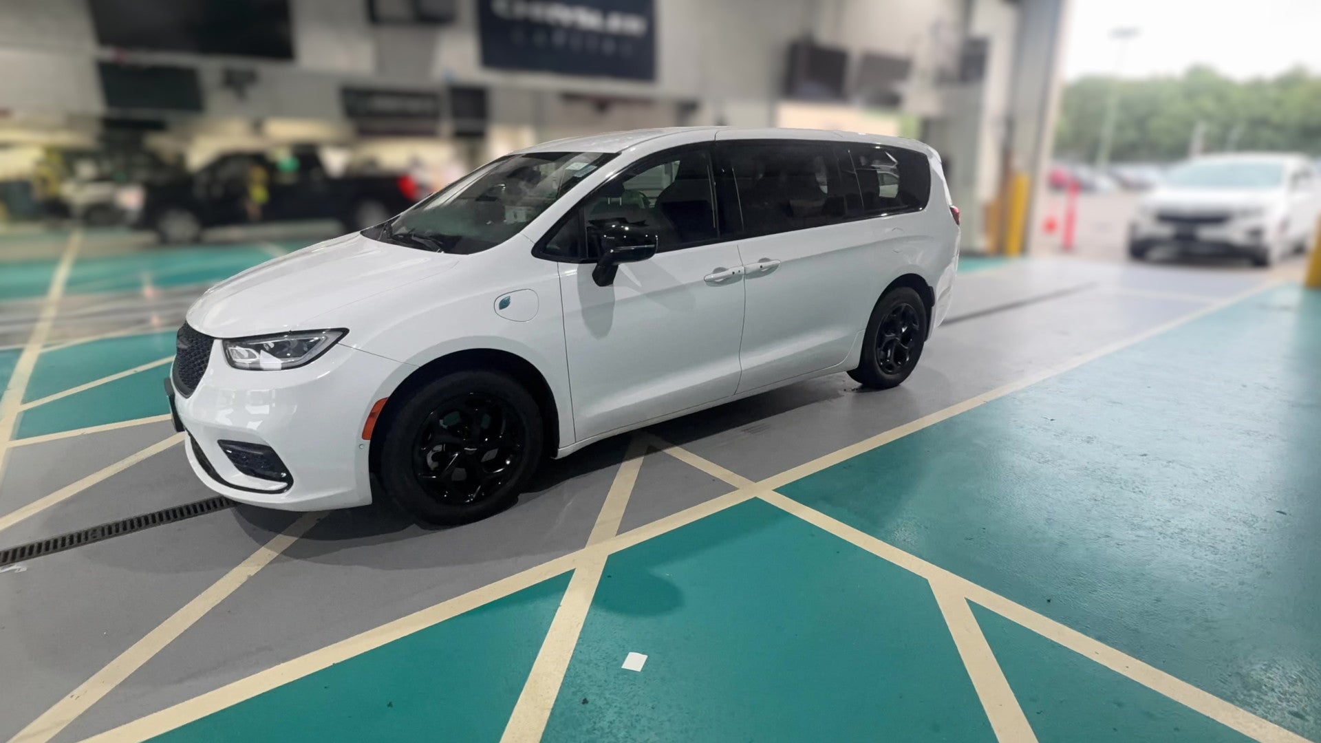2024 Chrysler Pacifica Hybrid vehicle photo