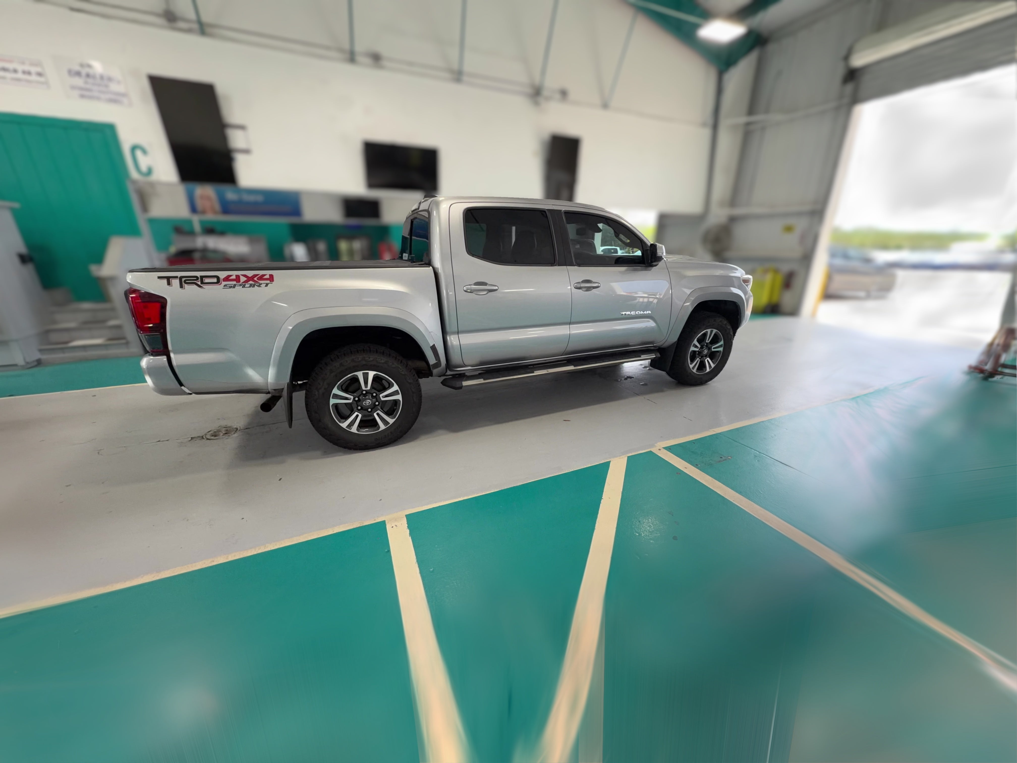 2018 Toyota Tacoma TRD Sport - Photo 32