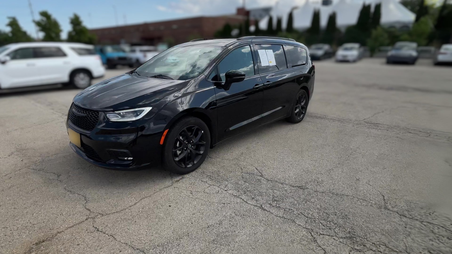 2025 Chrysler Pacifica vehicle photo