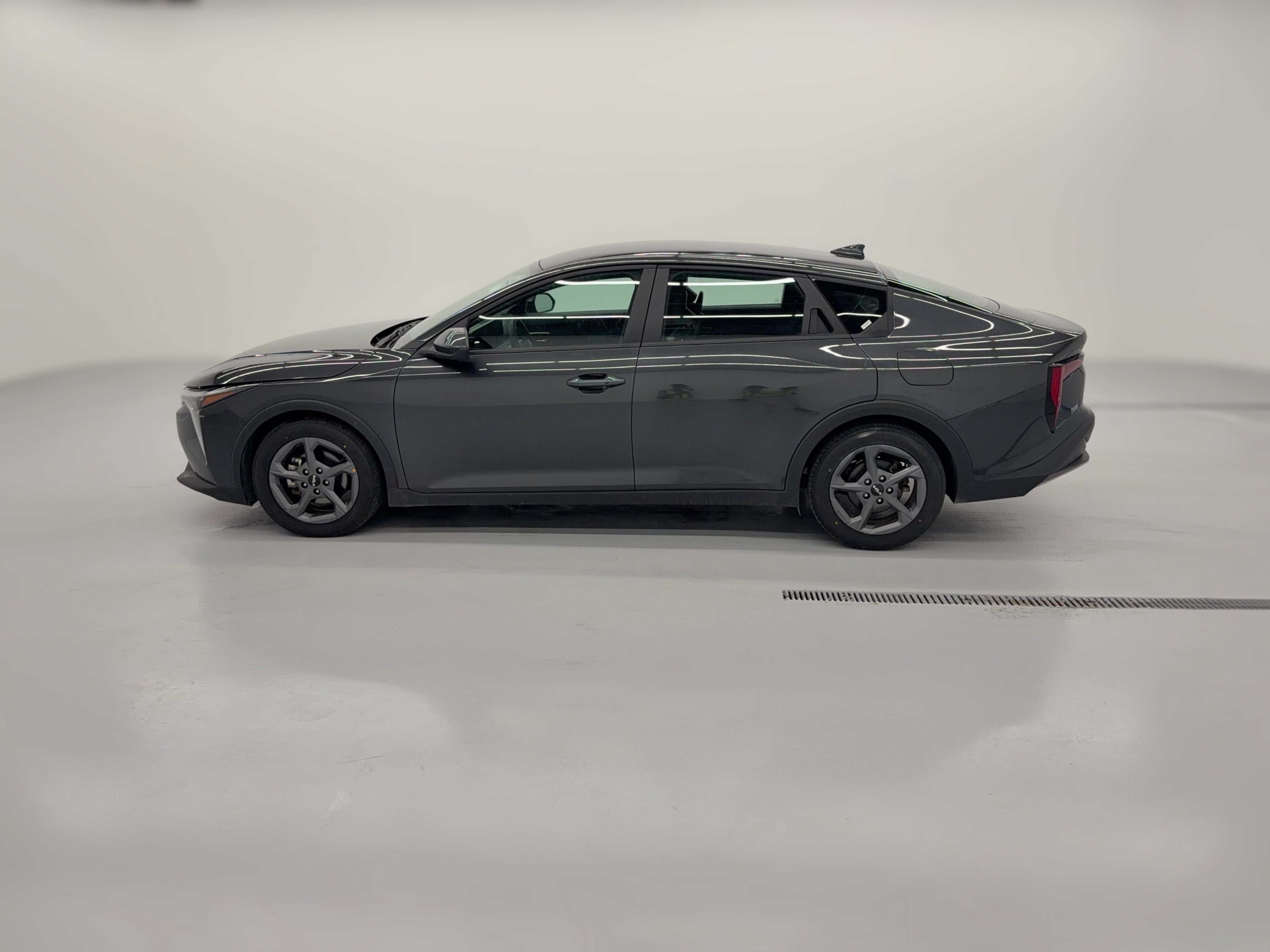 2025 Kia K4 LXS - Photo 31