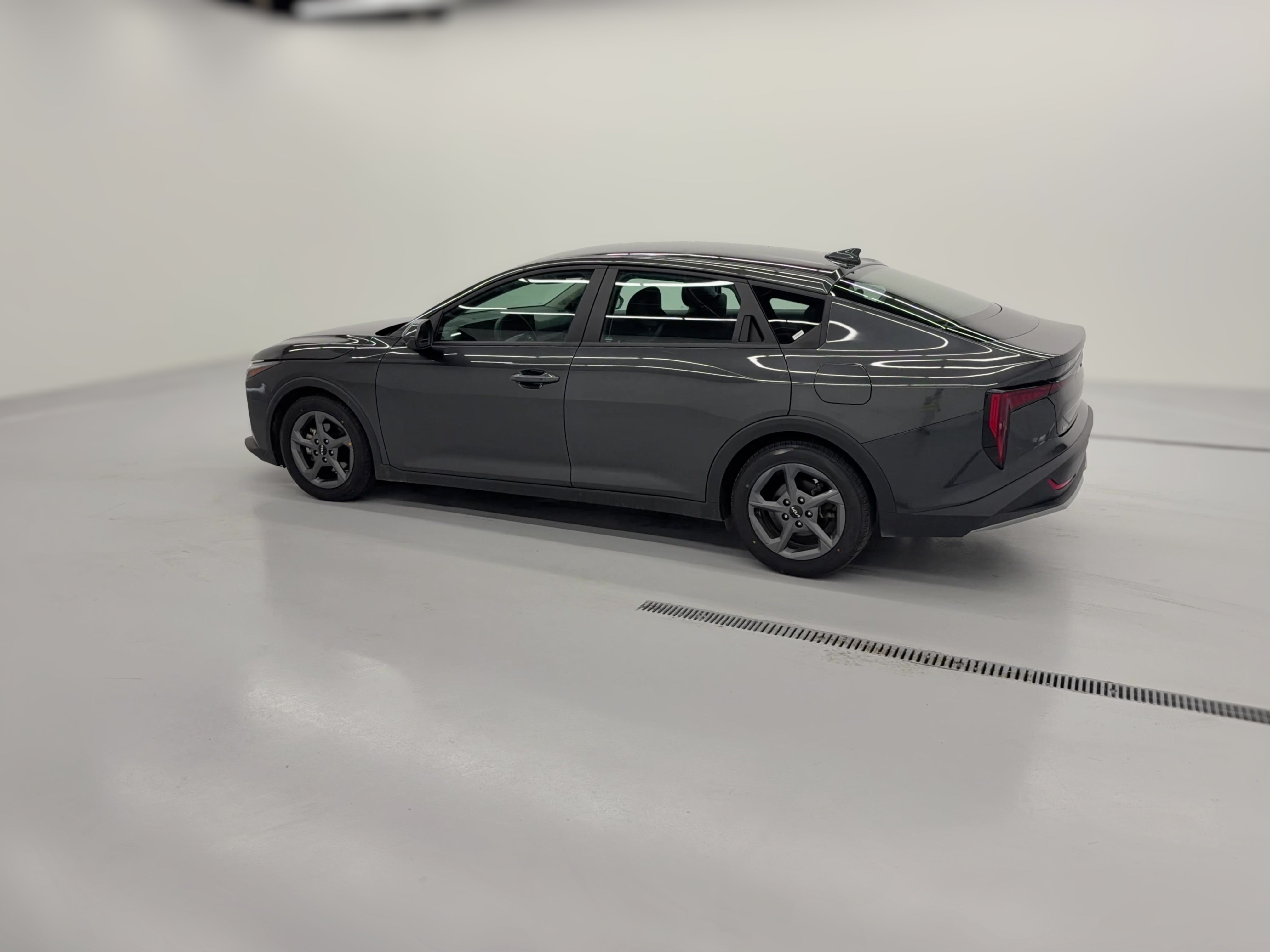 2025 Kia K4 LXS - Photo 32