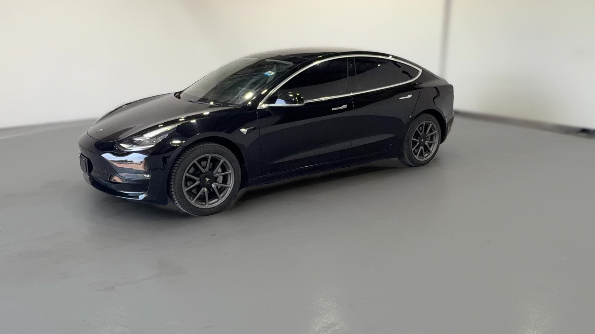 2019 Tesla Model 3 vehicle photo