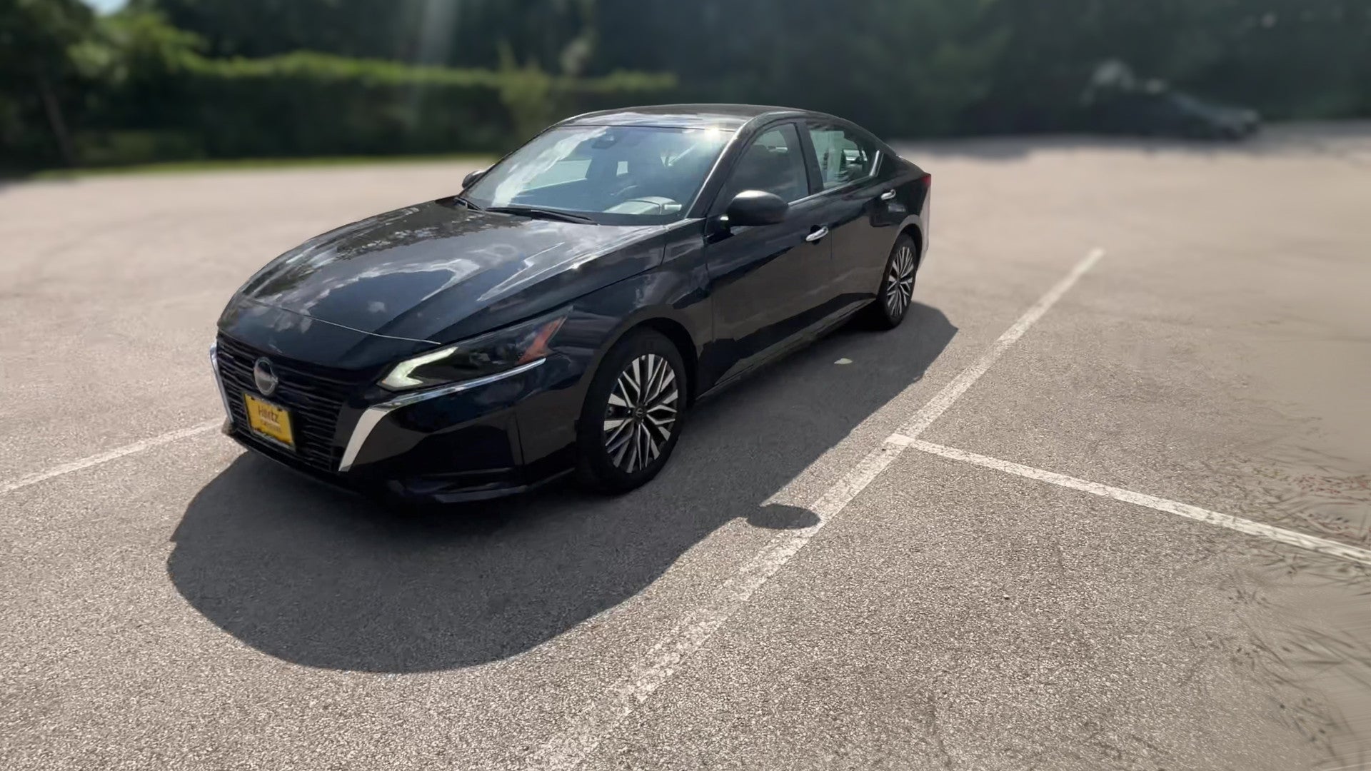 2025 Nissan Altima vehicle photo