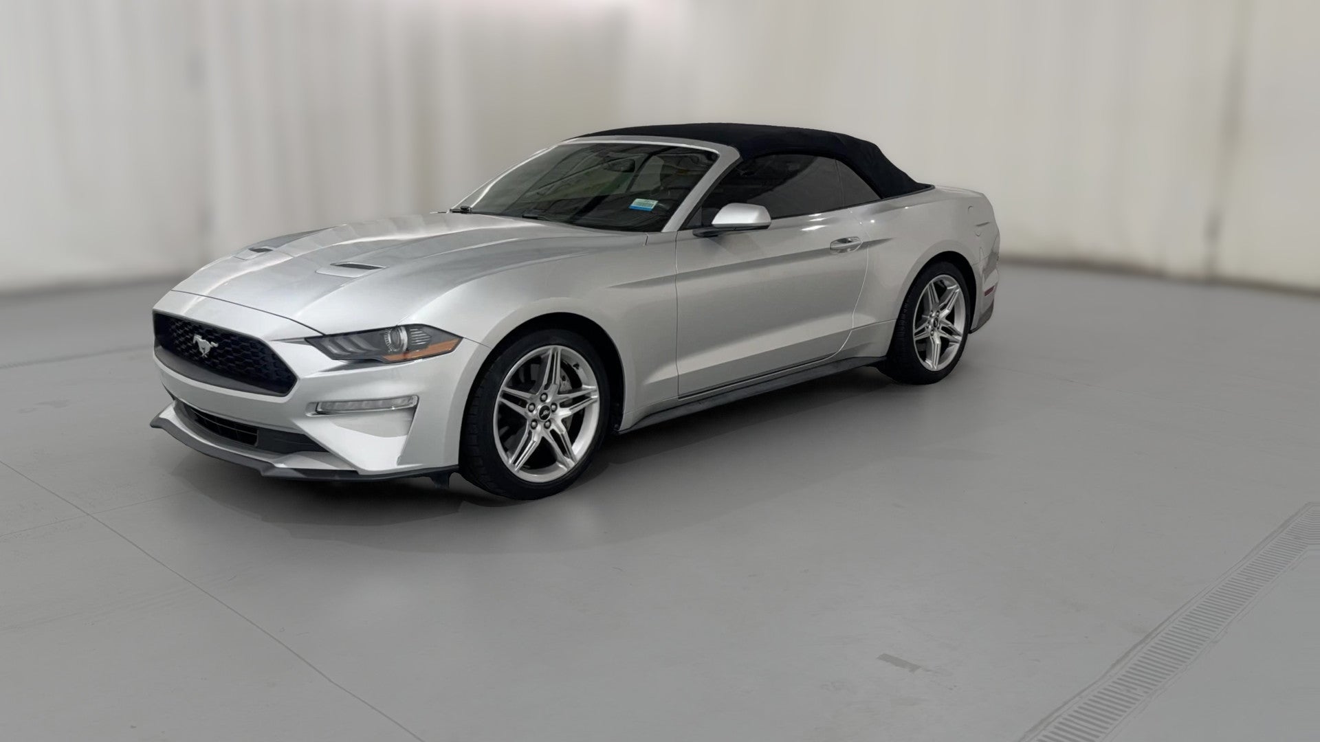 2018 Ford Mustang vehicle photo
