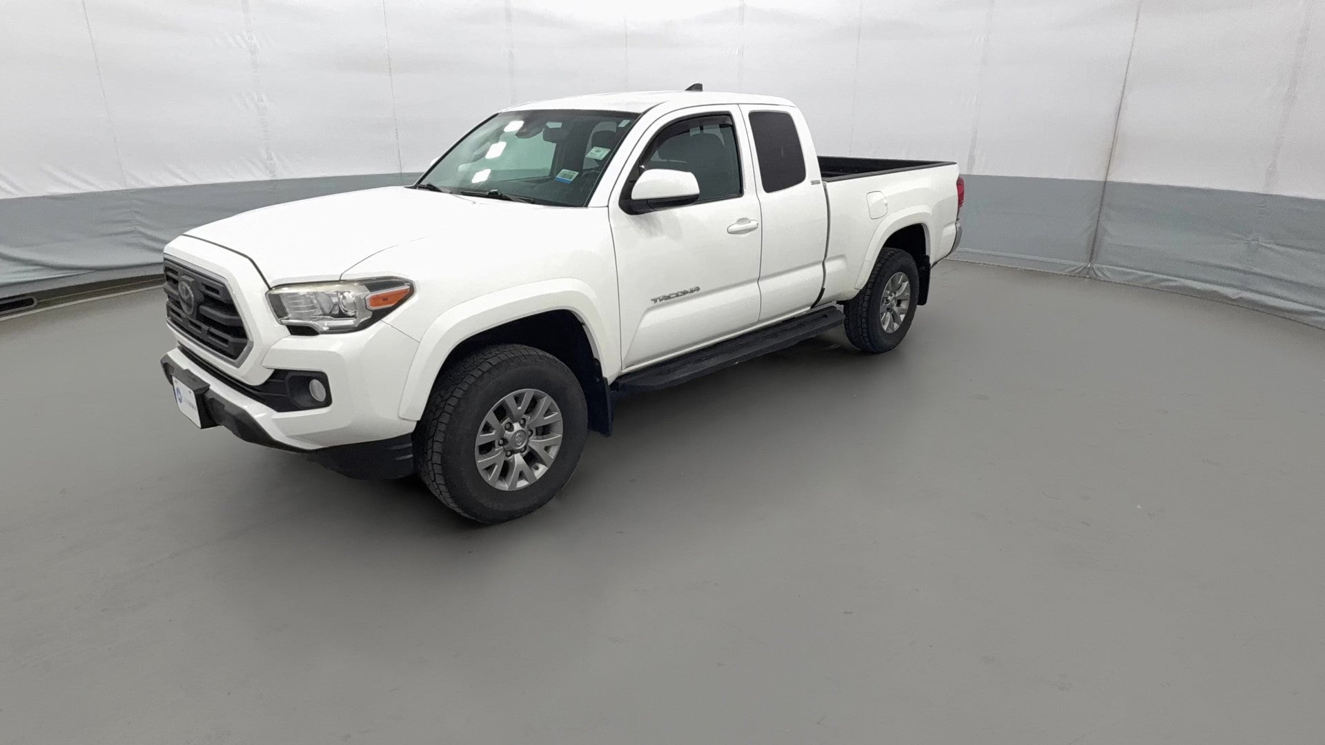 2018 Toyota Tacoma Access Cab vehicle photo