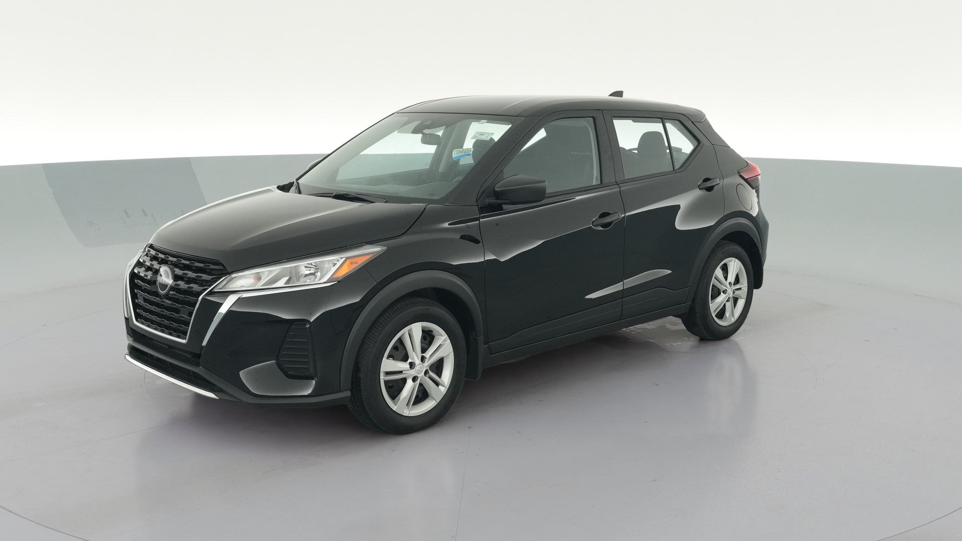 2025 Nissan Kicks Play vehicle photo