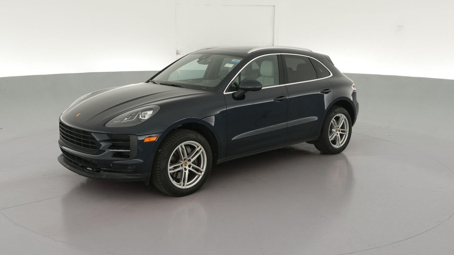2021 Porsche Macan vehicle photo