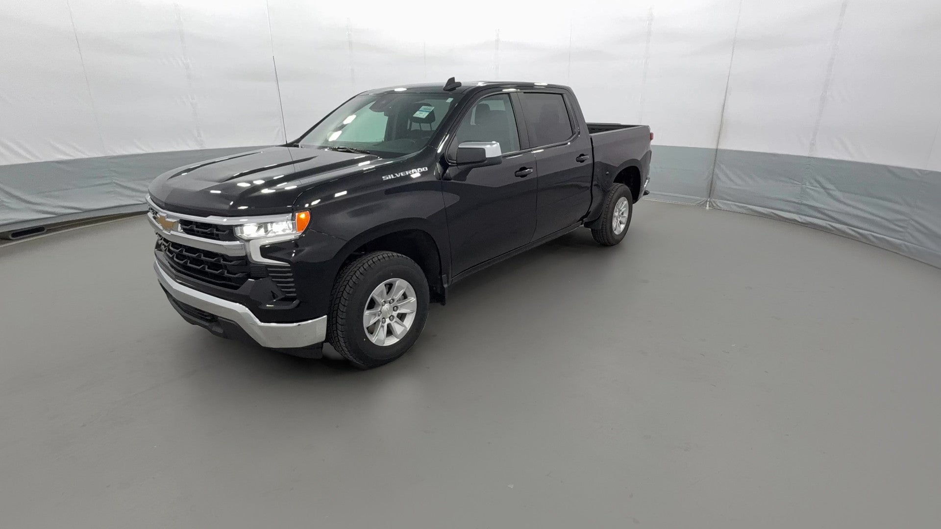 2025 Chevrolet Silverado 1500 Crew Cab vehicle photo