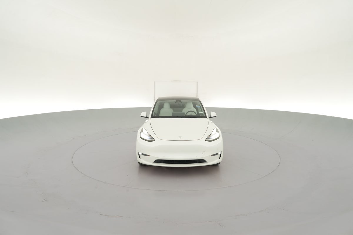 2021 Tesla Model Y Long Range All-Wheel Drive in Pearl White Multi-Coat — 360° view 1
