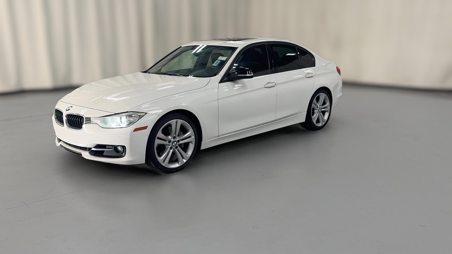 2013 BMW 3 Series vehicle photo