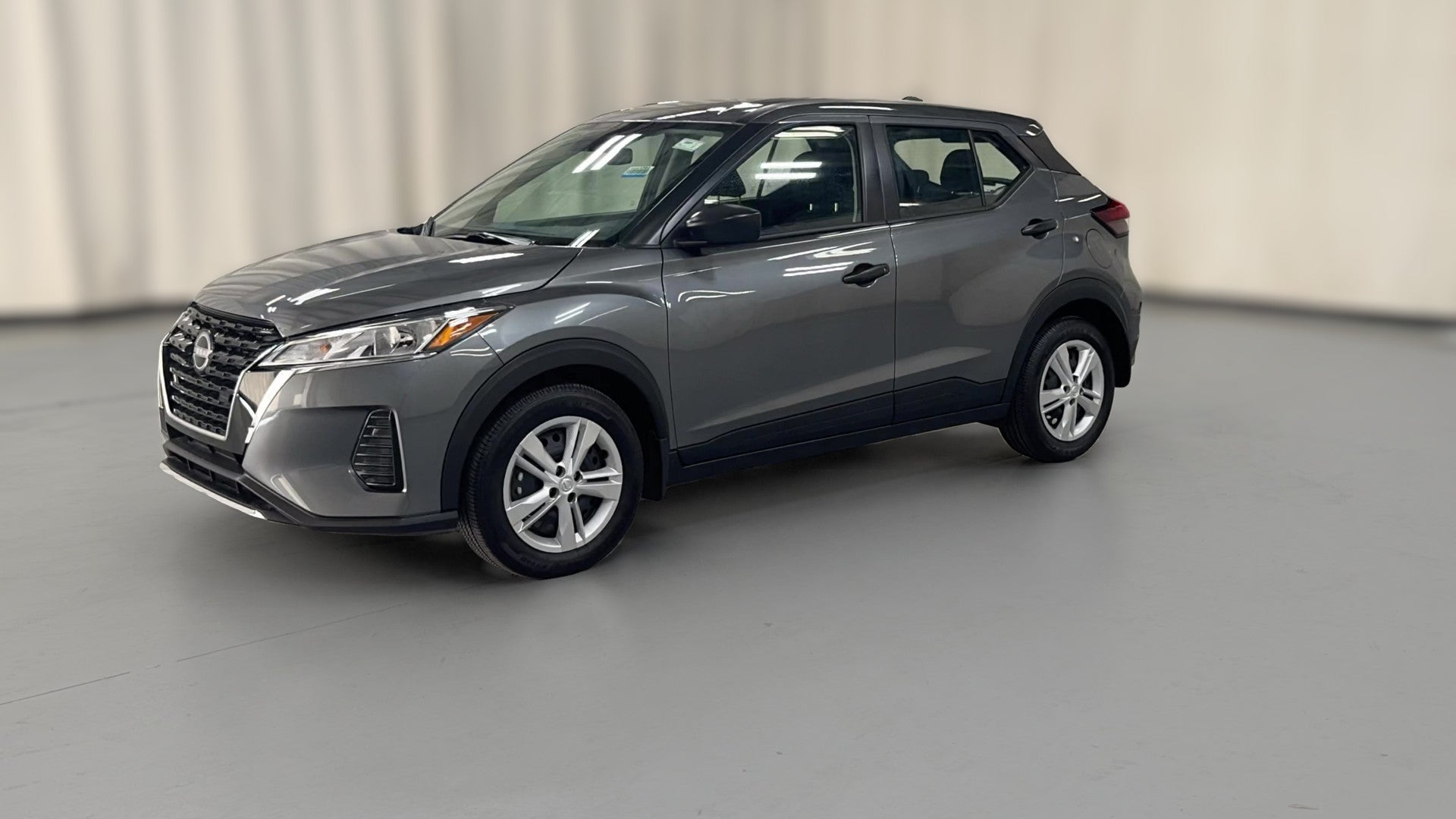 2025 Nissan Kicks Play vehicle photo
