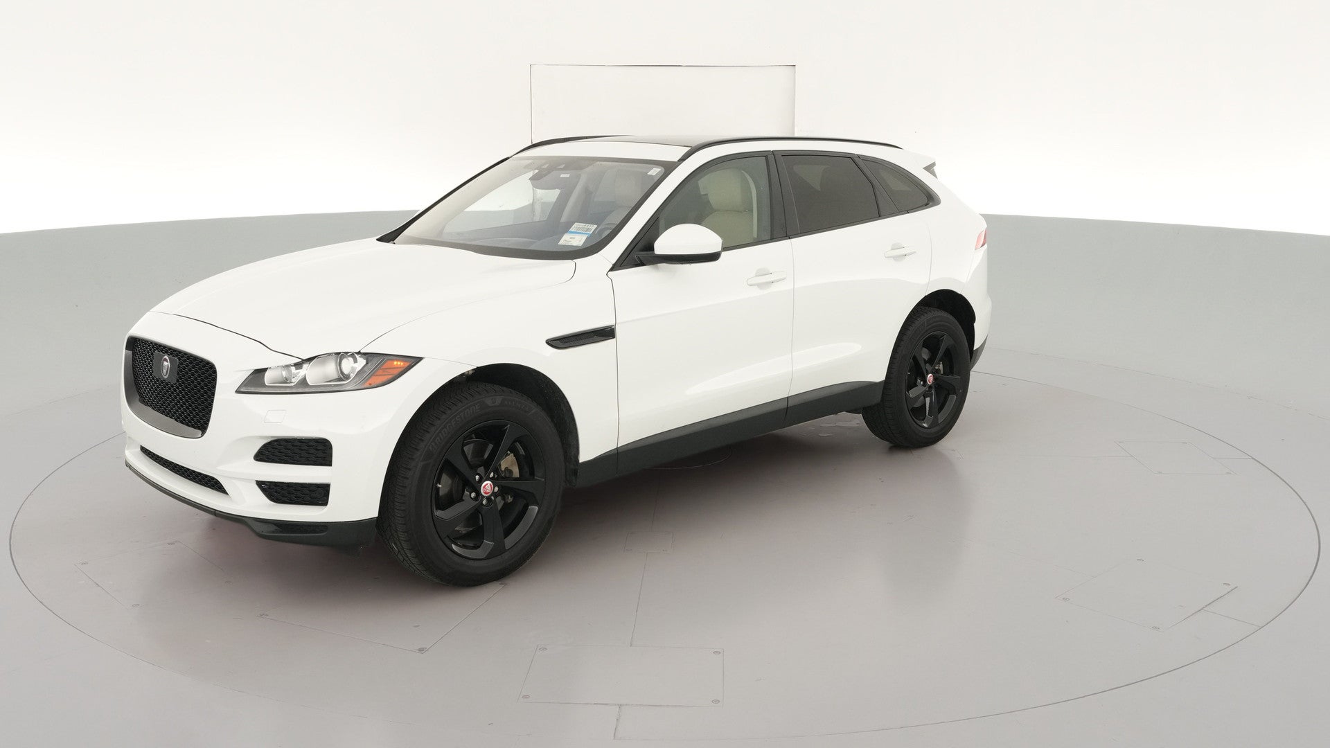 2019 Jaguar F-PACE vehicle photo