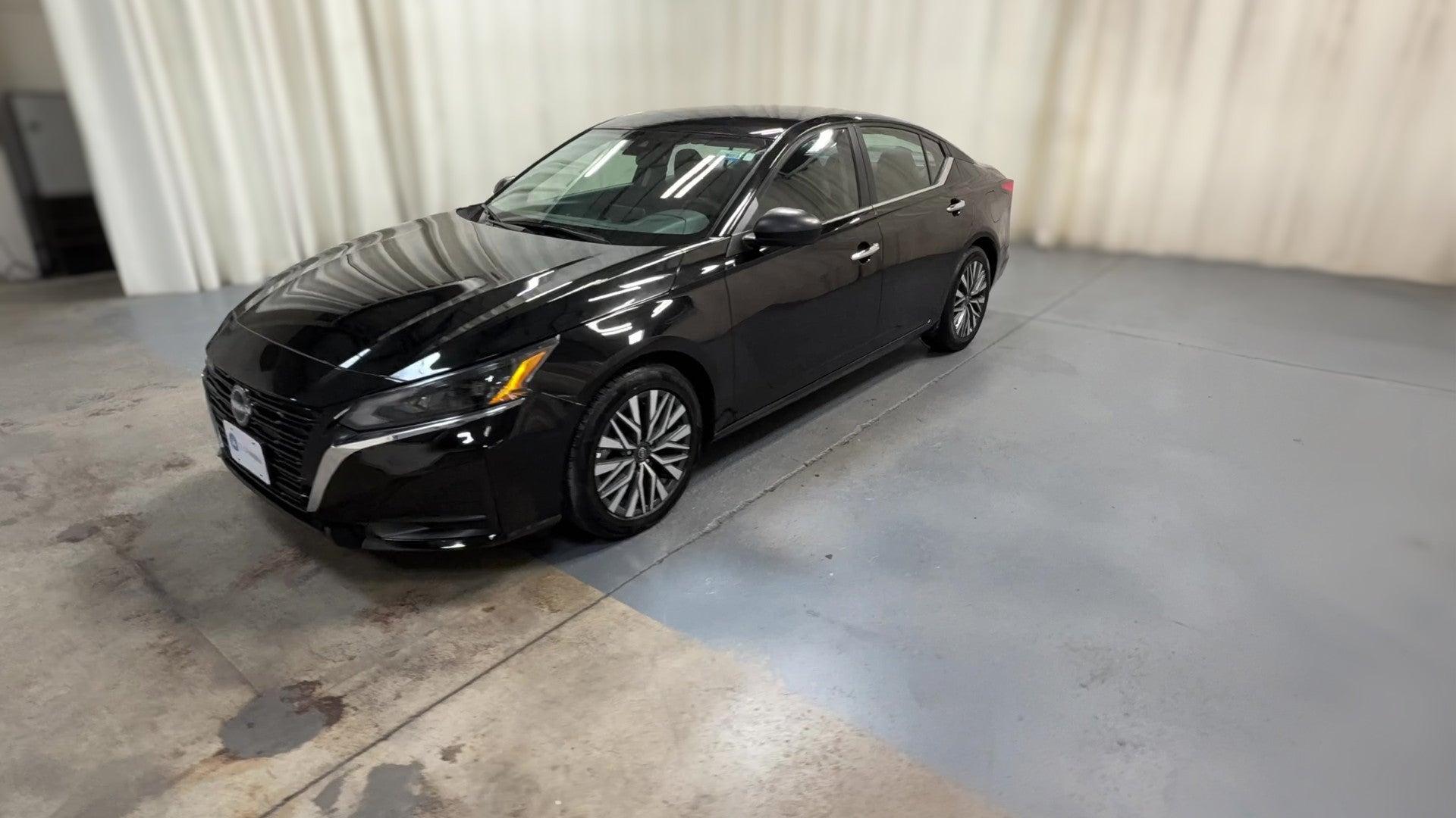 2025 Nissan Altima vehicle photo