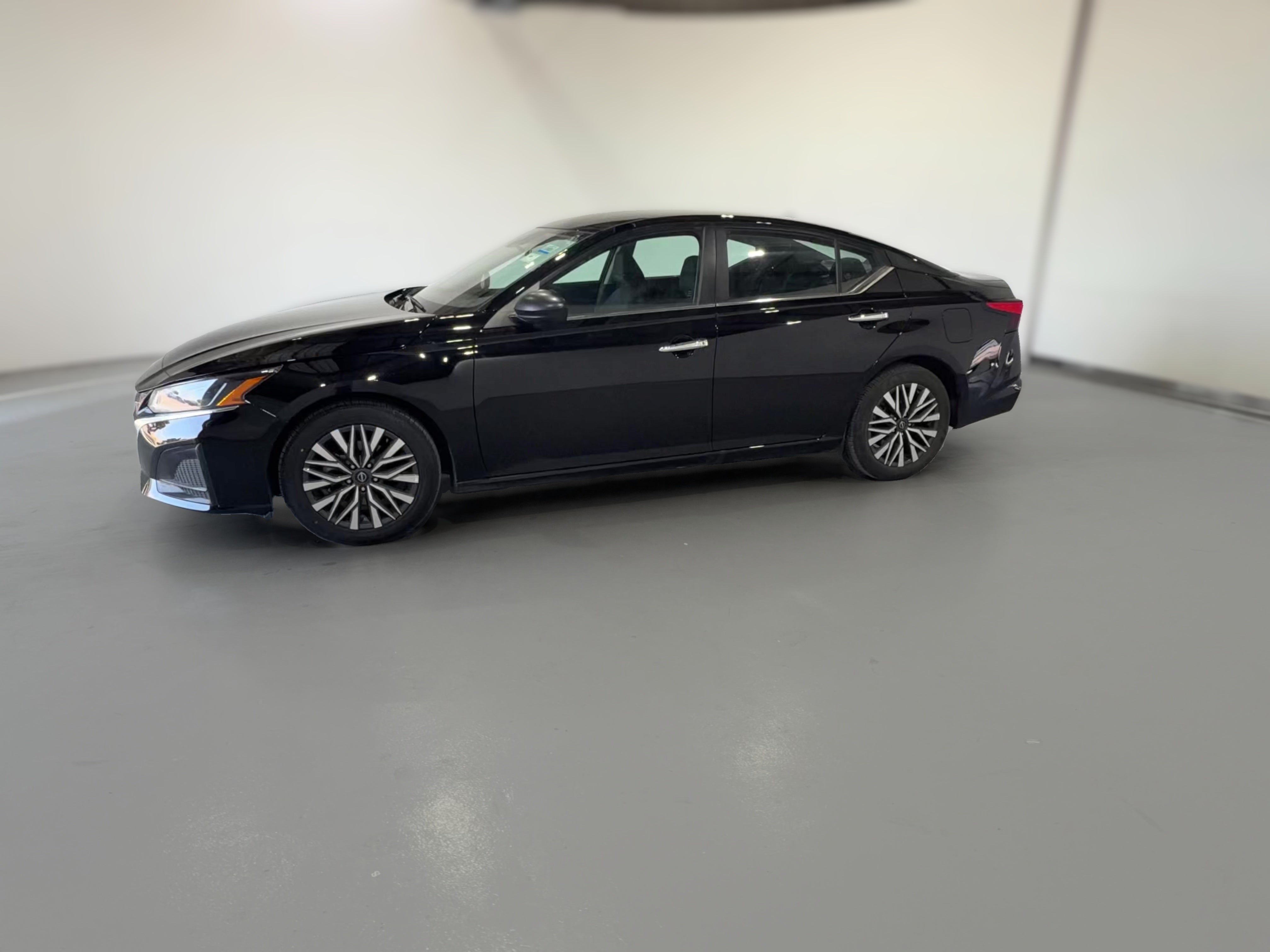 2025 Nissan Altima SV - Photo 23