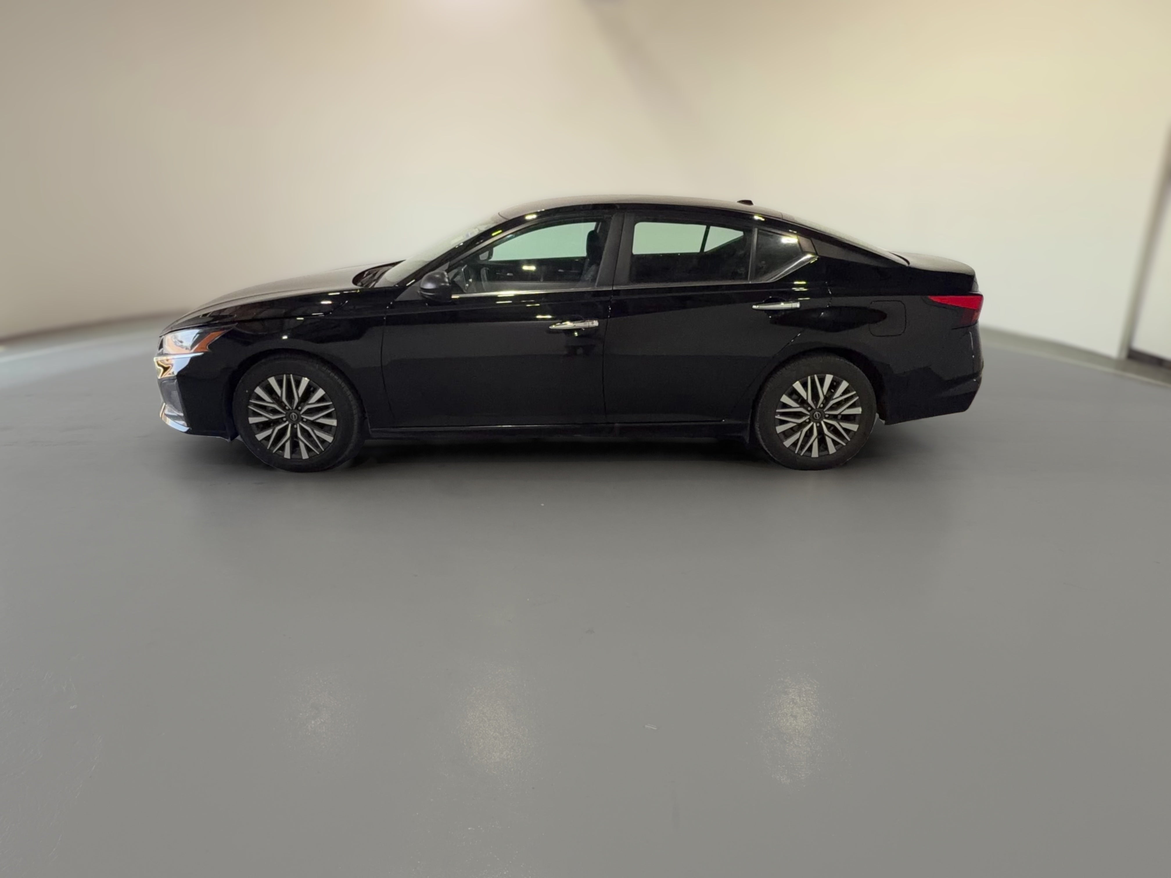 2025 Nissan Altima SV - Photo 24