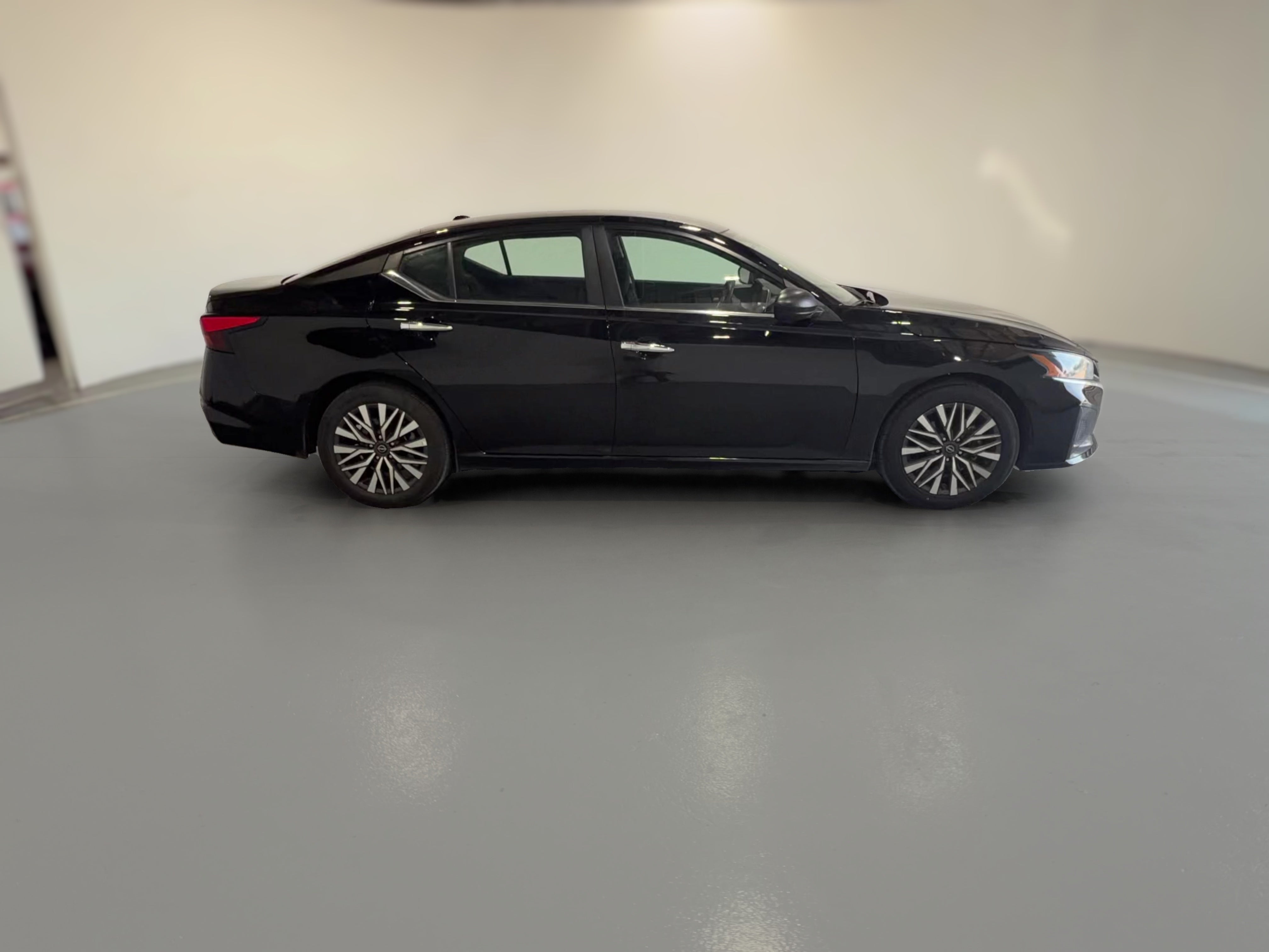 2025 Nissan Altima SV - Photo 32