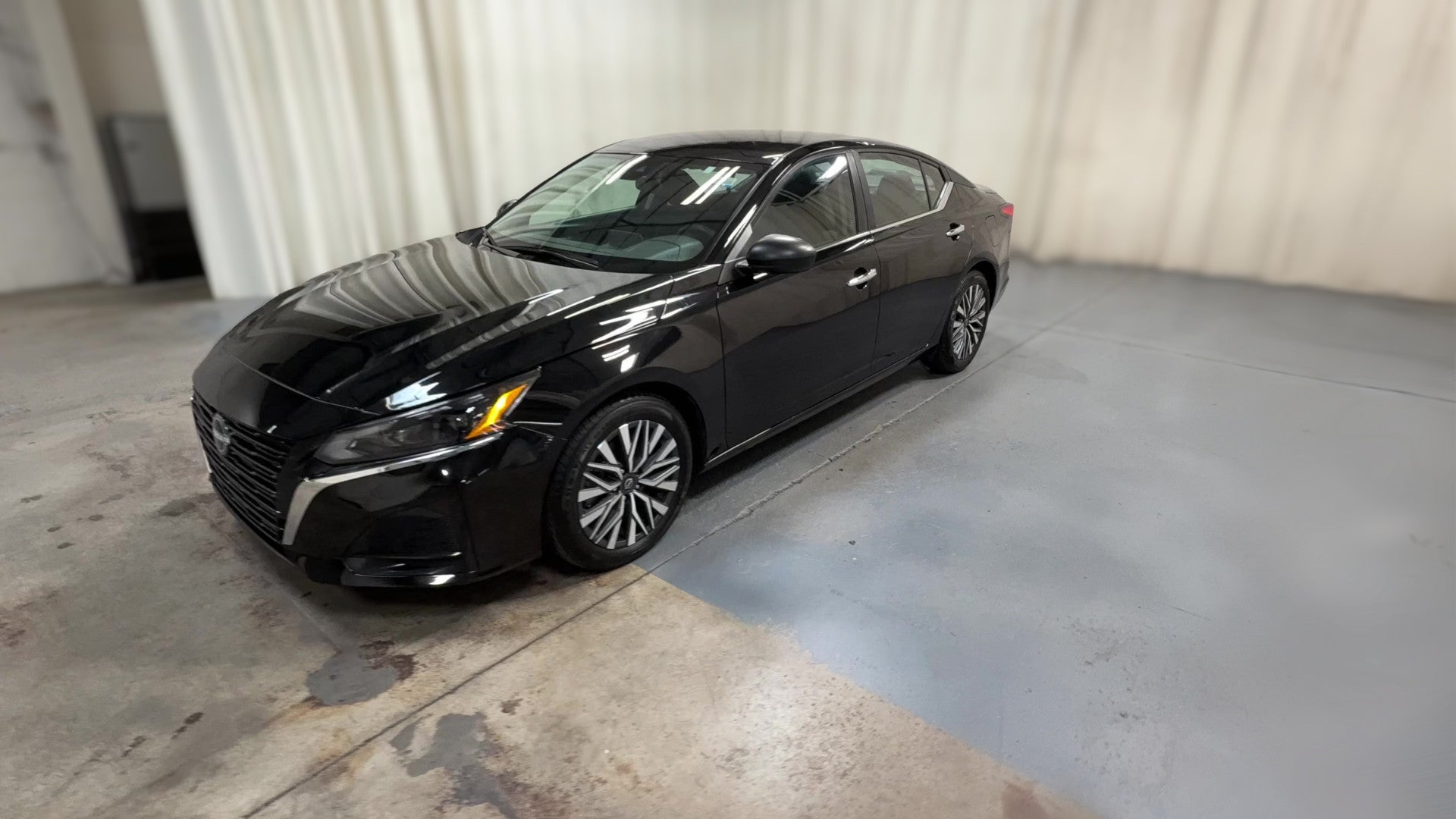 2025 Nissan Altima vehicle photo