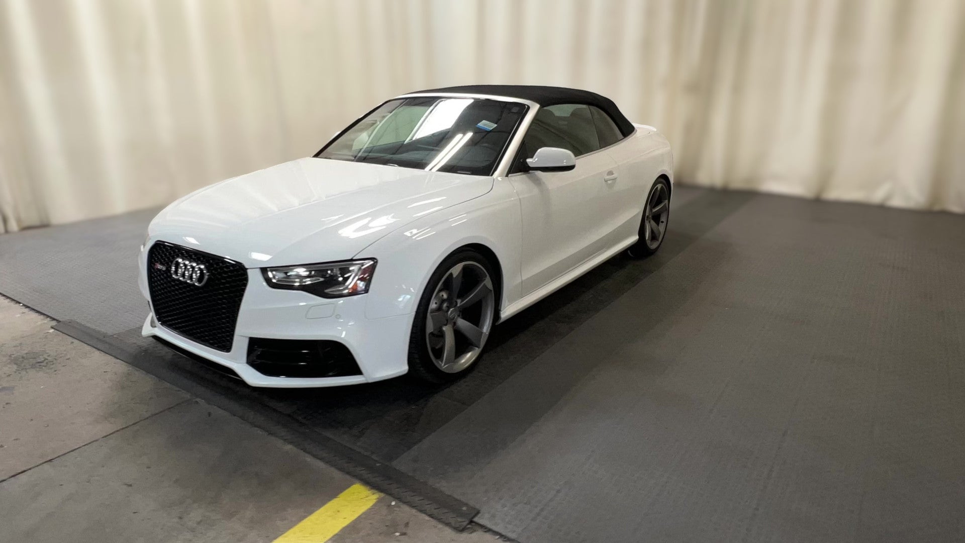 2014 Audi RS 5 vehicle photo