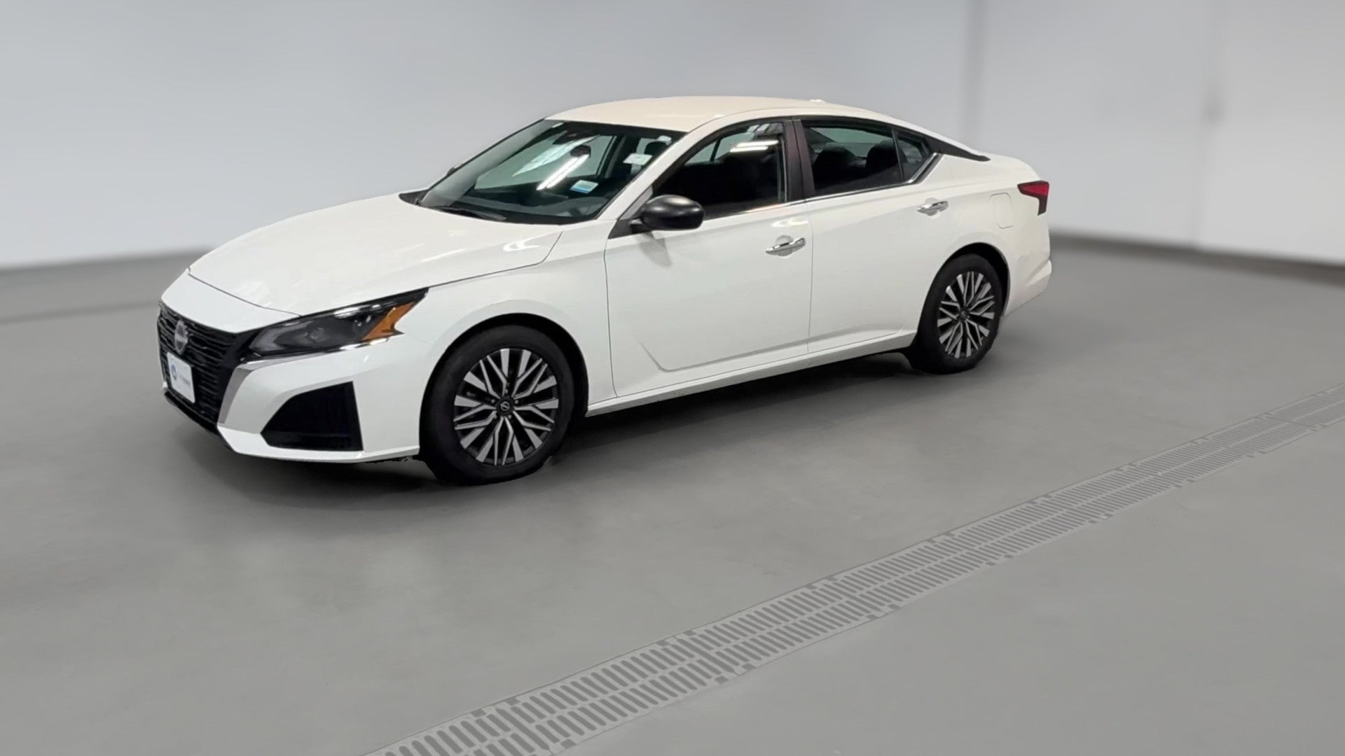 2025 Nissan Altima vehicle photo
