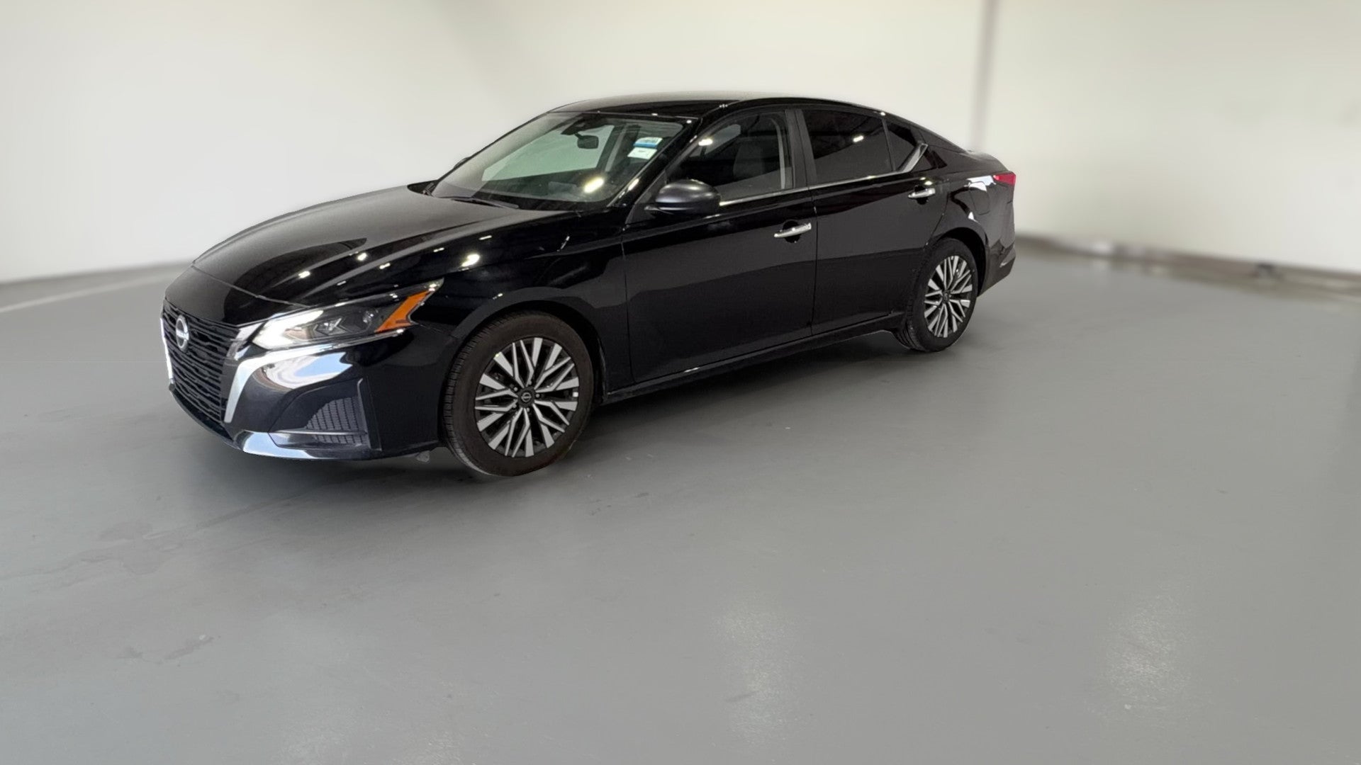 2025 Nissan Altima vehicle photo