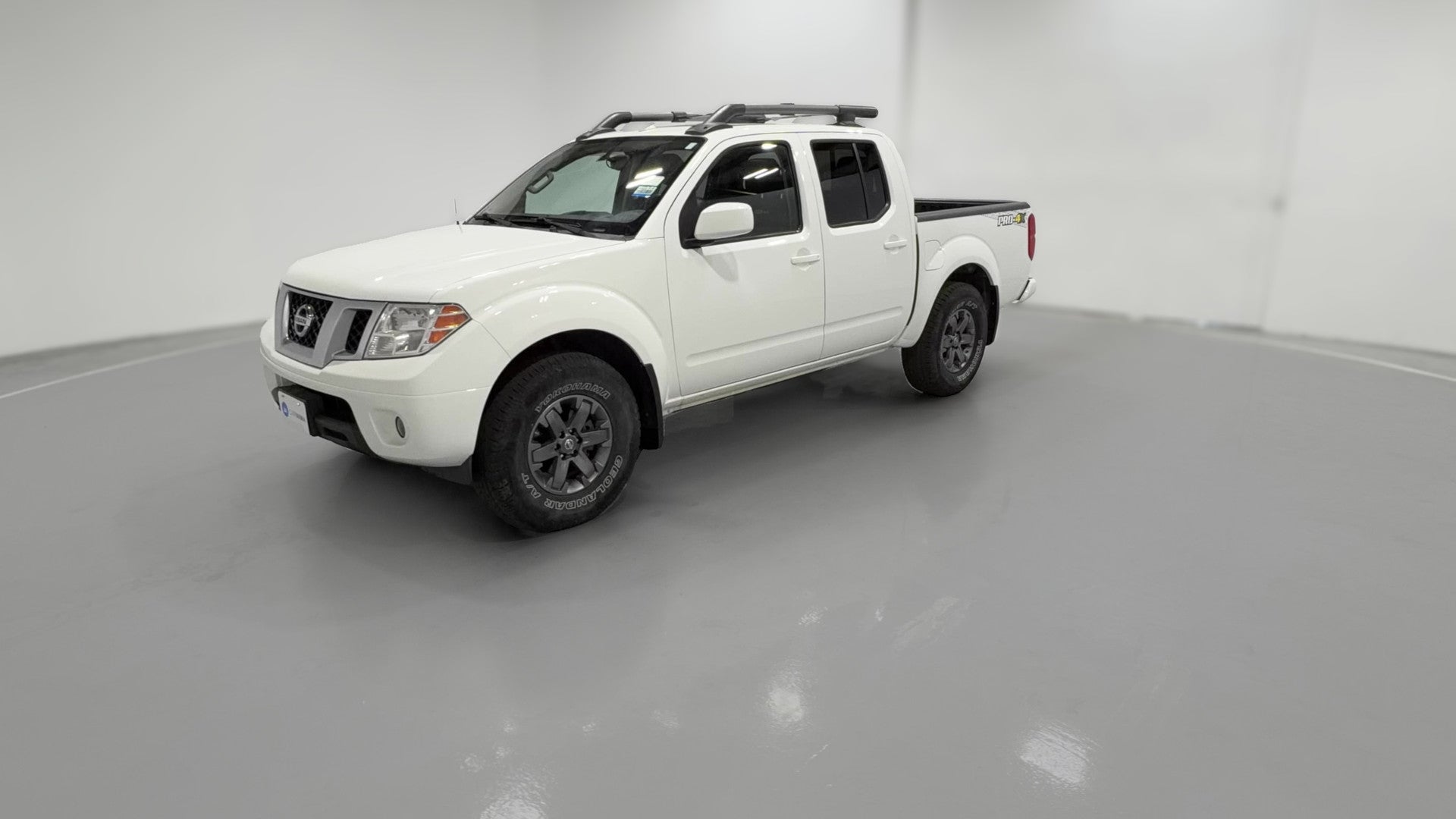 2014 Nissan Frontier Crew Cab vehicle photo