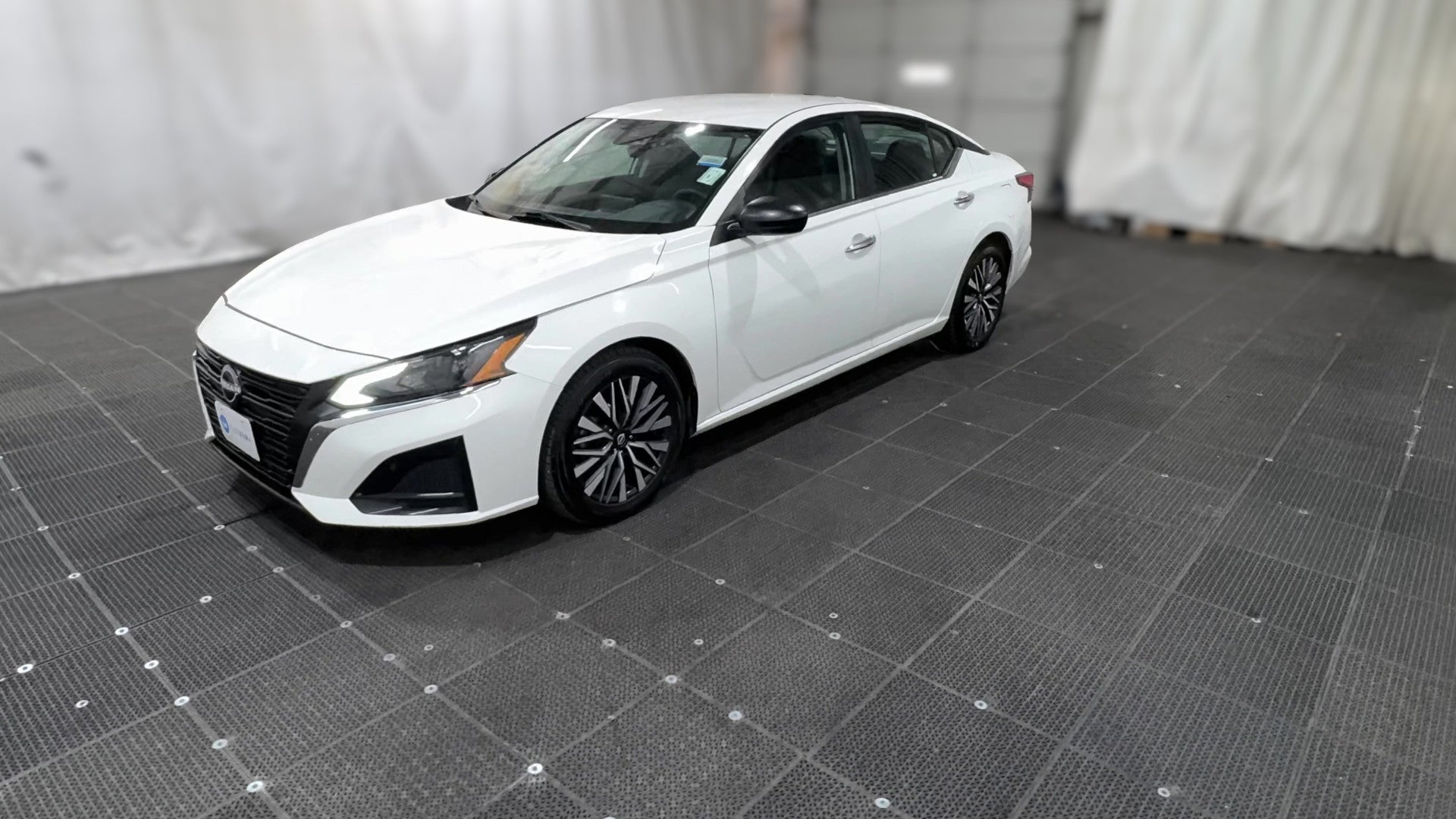 2025 Nissan Altima vehicle photo