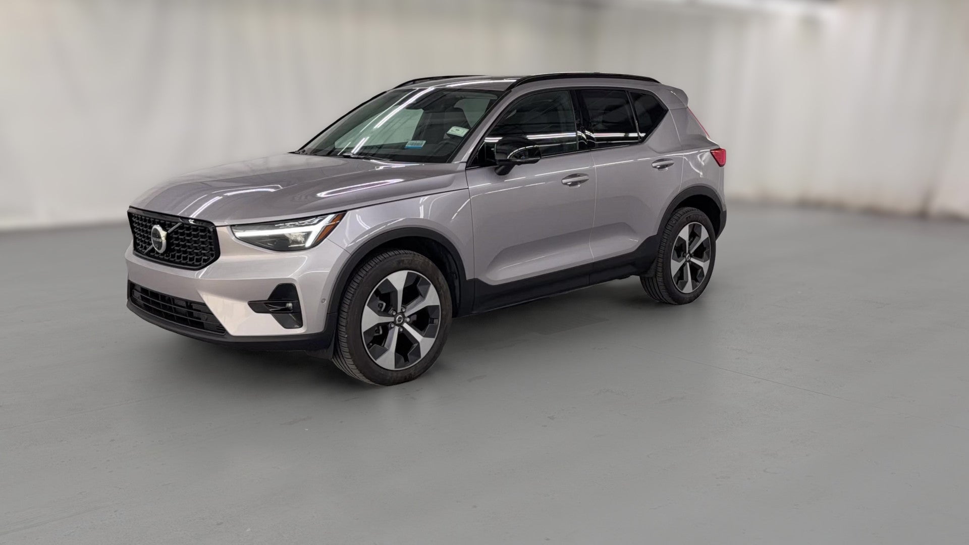 2026 Volvo XC40 vehicle photo