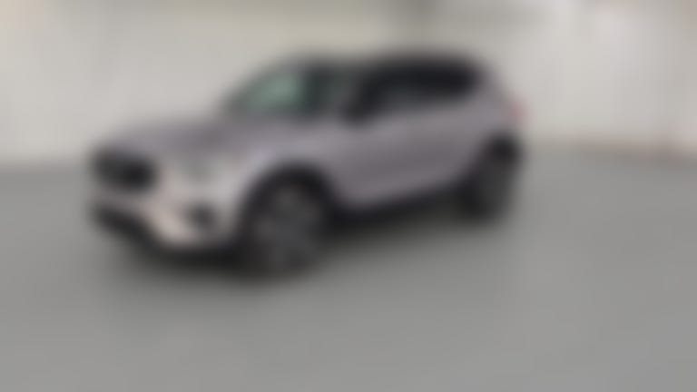 2026 Volvo XC40 vehicle photo