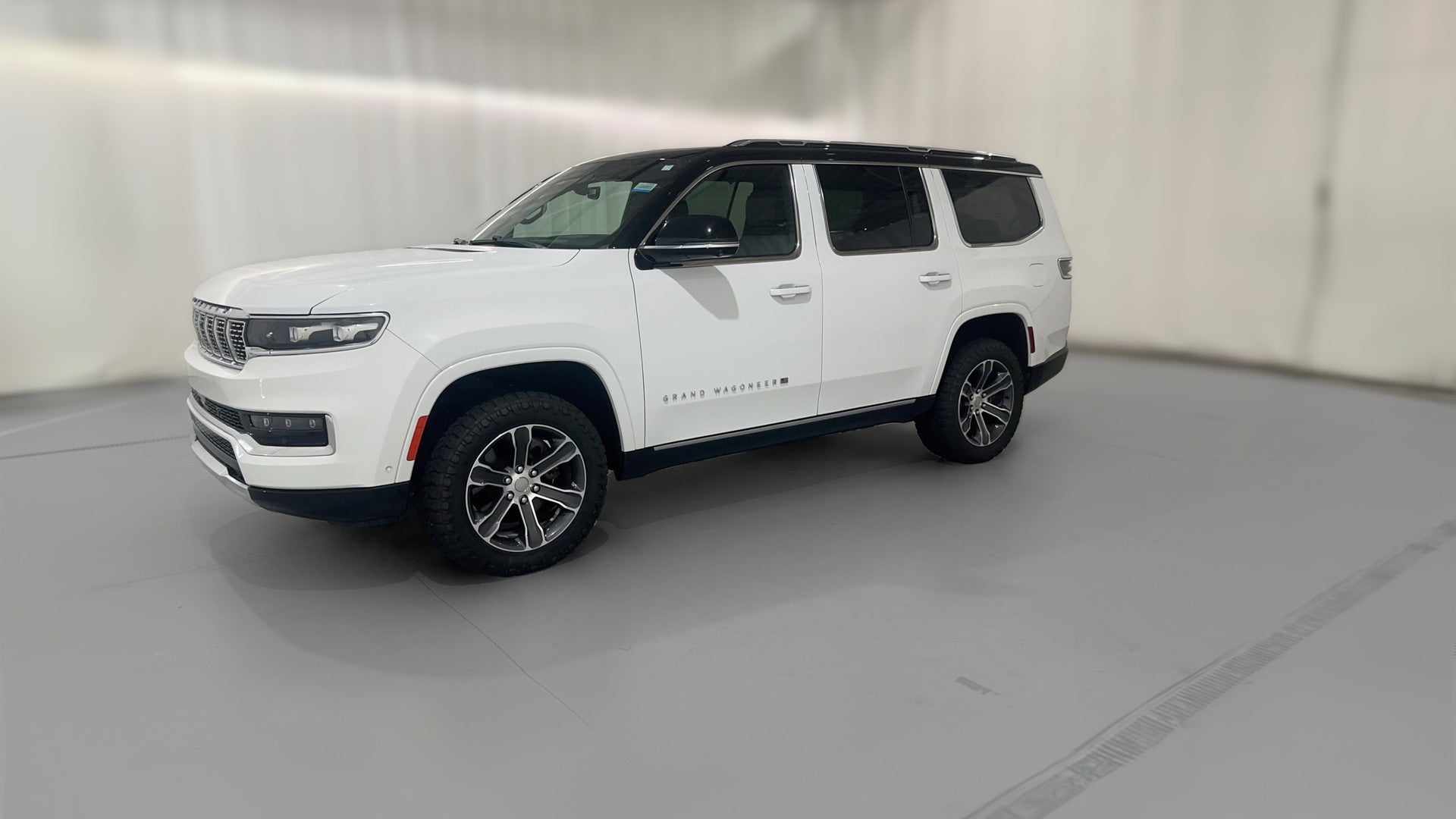 2023 Jeep Grand Wagoneer vehicle photo