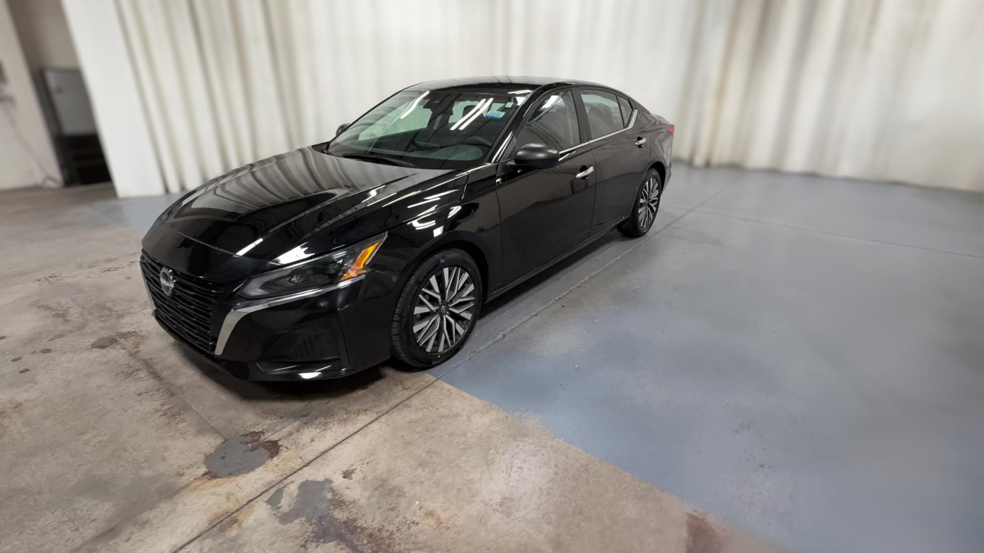 2025 Nissan Altima vehicle photo