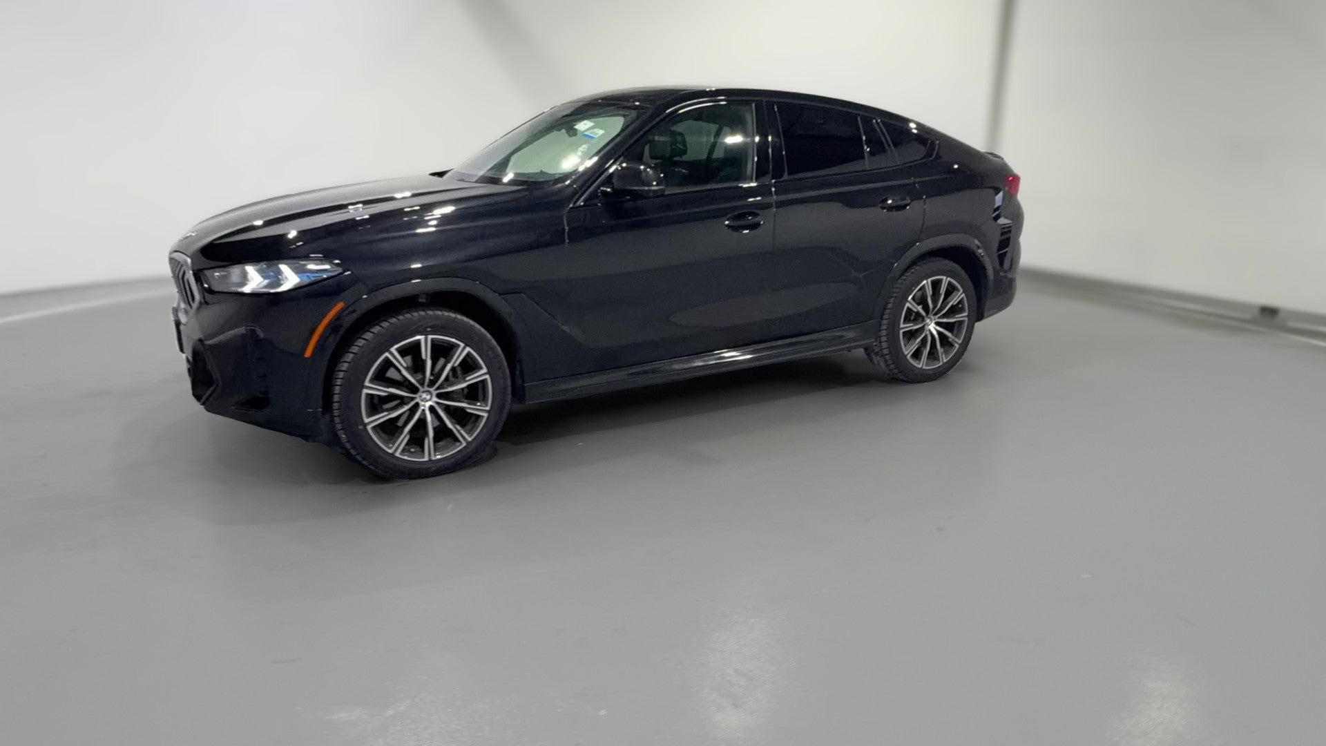 2025 BMW X6 vehicle photo