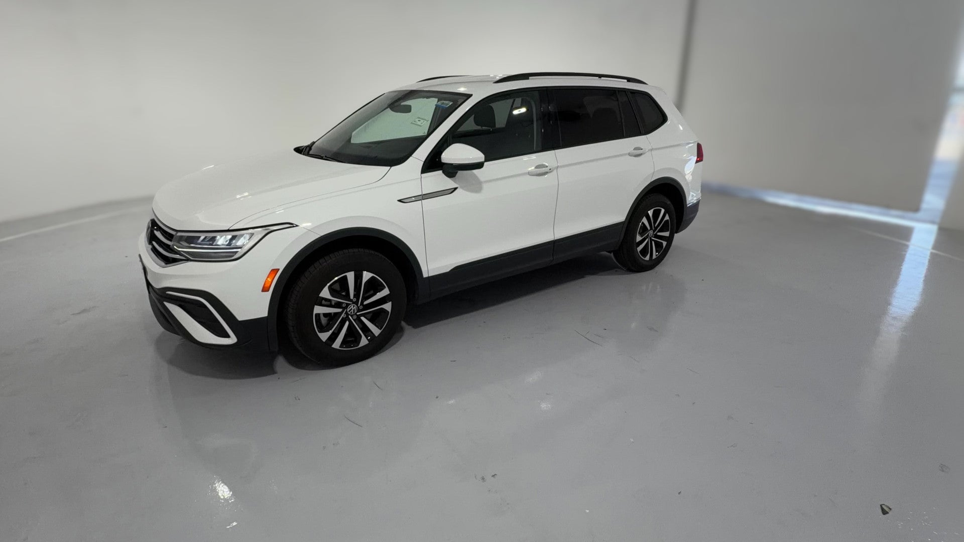 2024 Volkswagen Tiguan vehicle photo