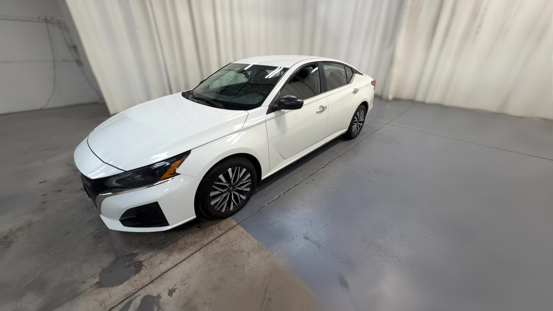 2025 Nissan Altima vehicle photo