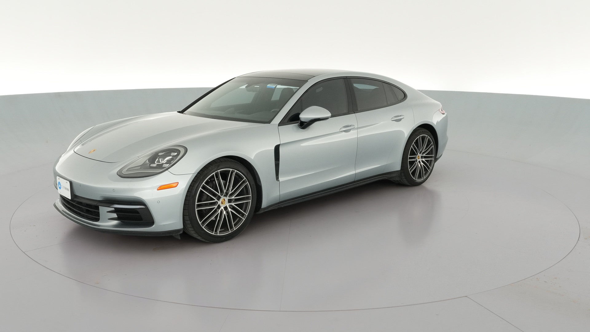 2018 Porsche Panamera vehicle photo