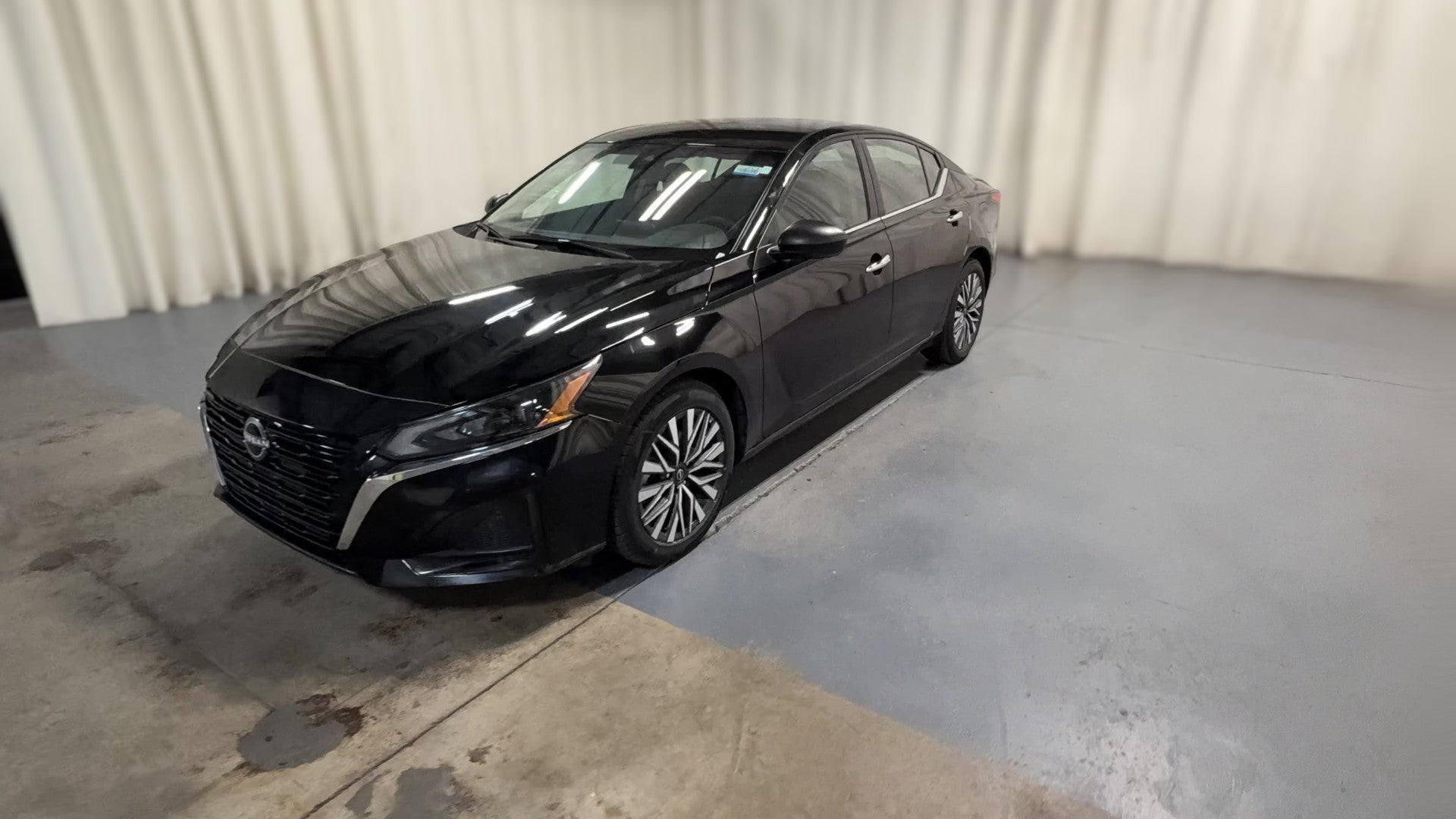 2025 Nissan Altima vehicle photo