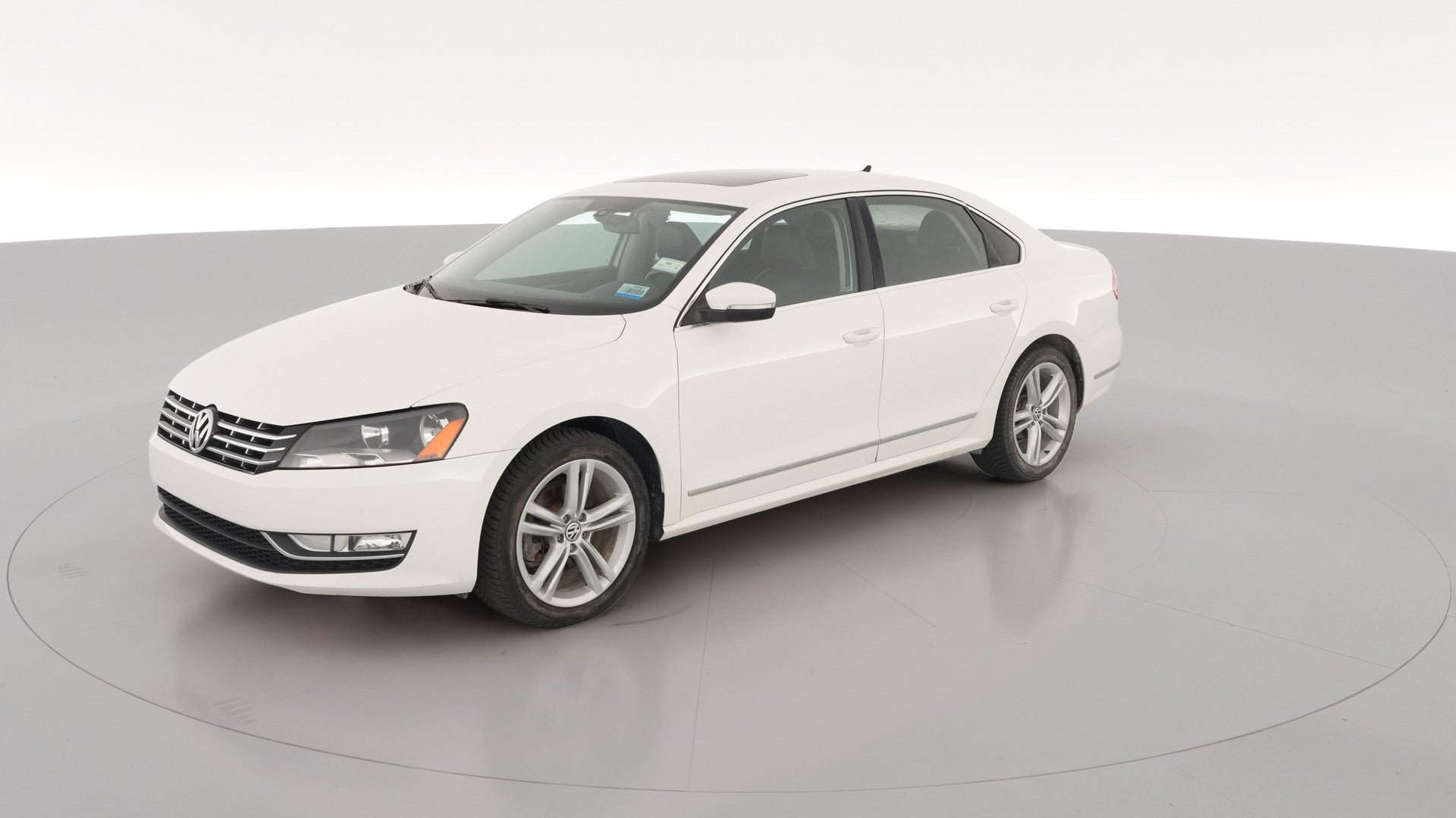 2014 Volkswagen Passat vehicle photo