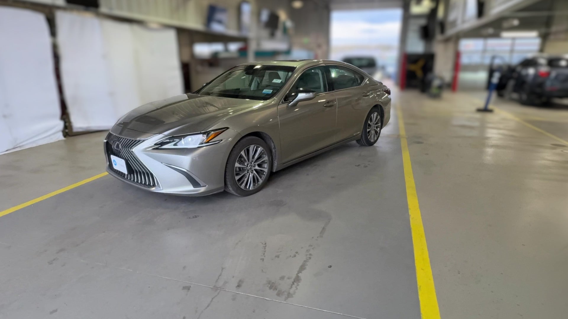2020 Lexus ES vehicle photo