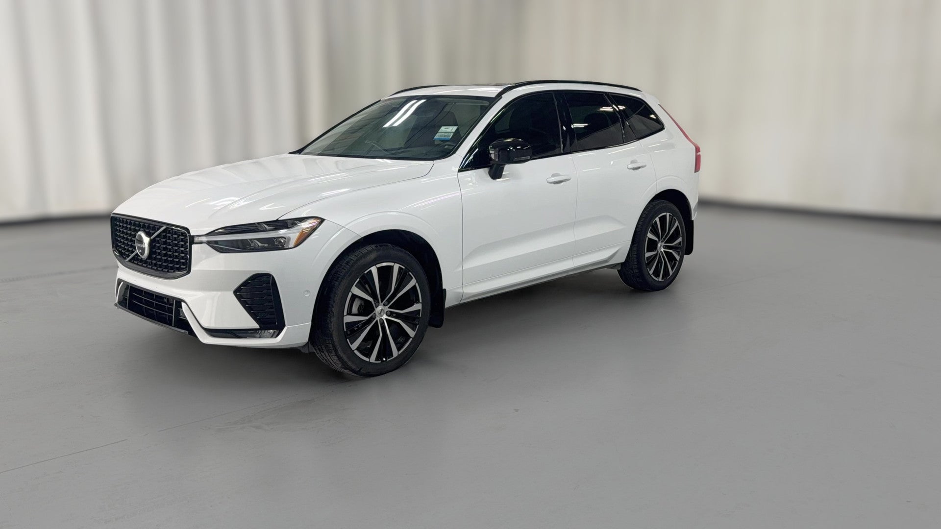 2023 Volvo XC60 vehicle photo