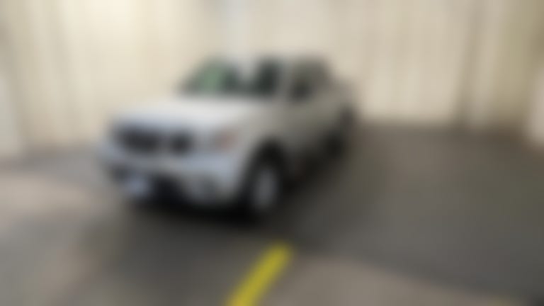 2018 Nissan Frontier Crew Cab vehicle photo