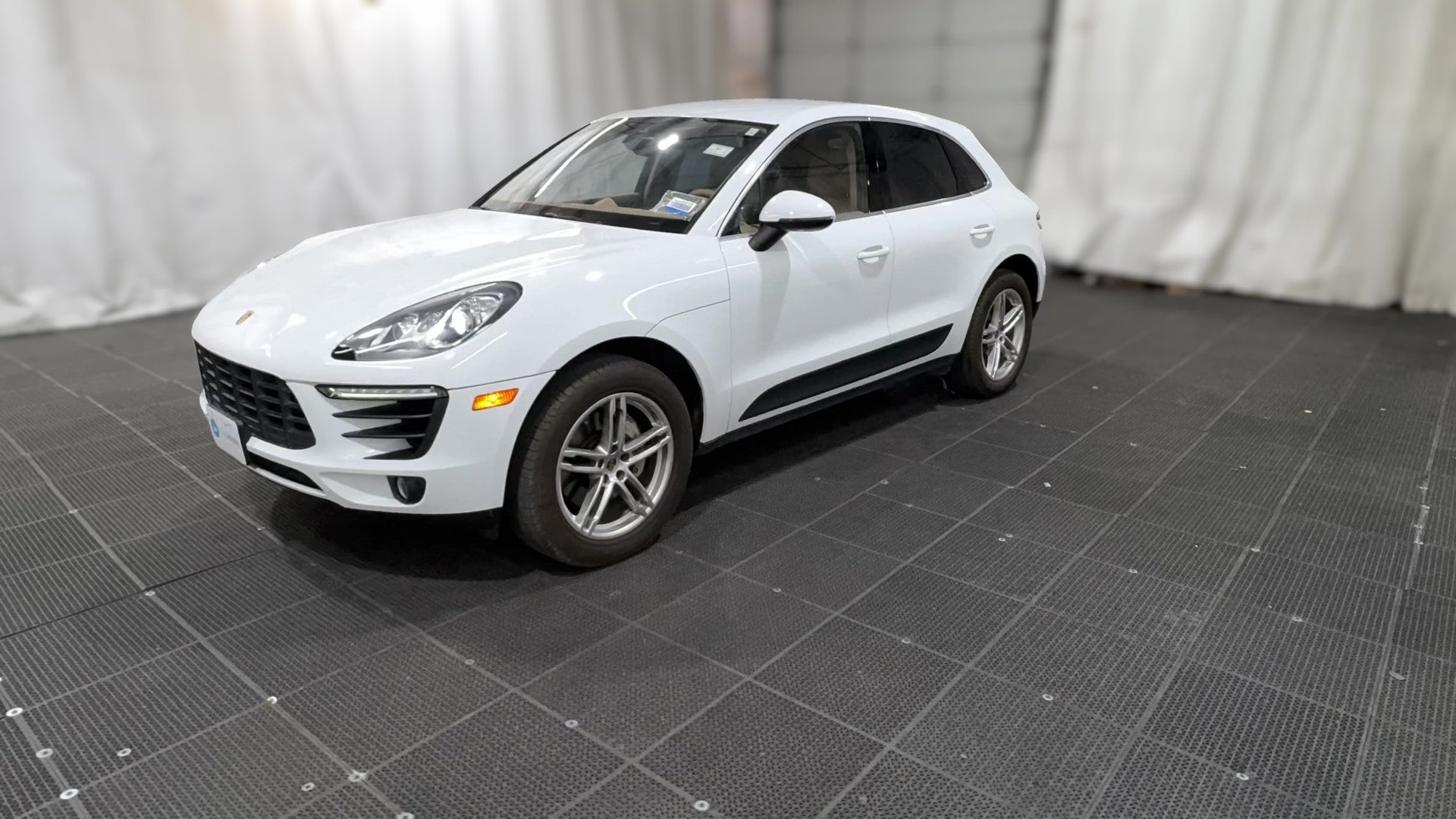 2015 Porsche Macan vehicle photo