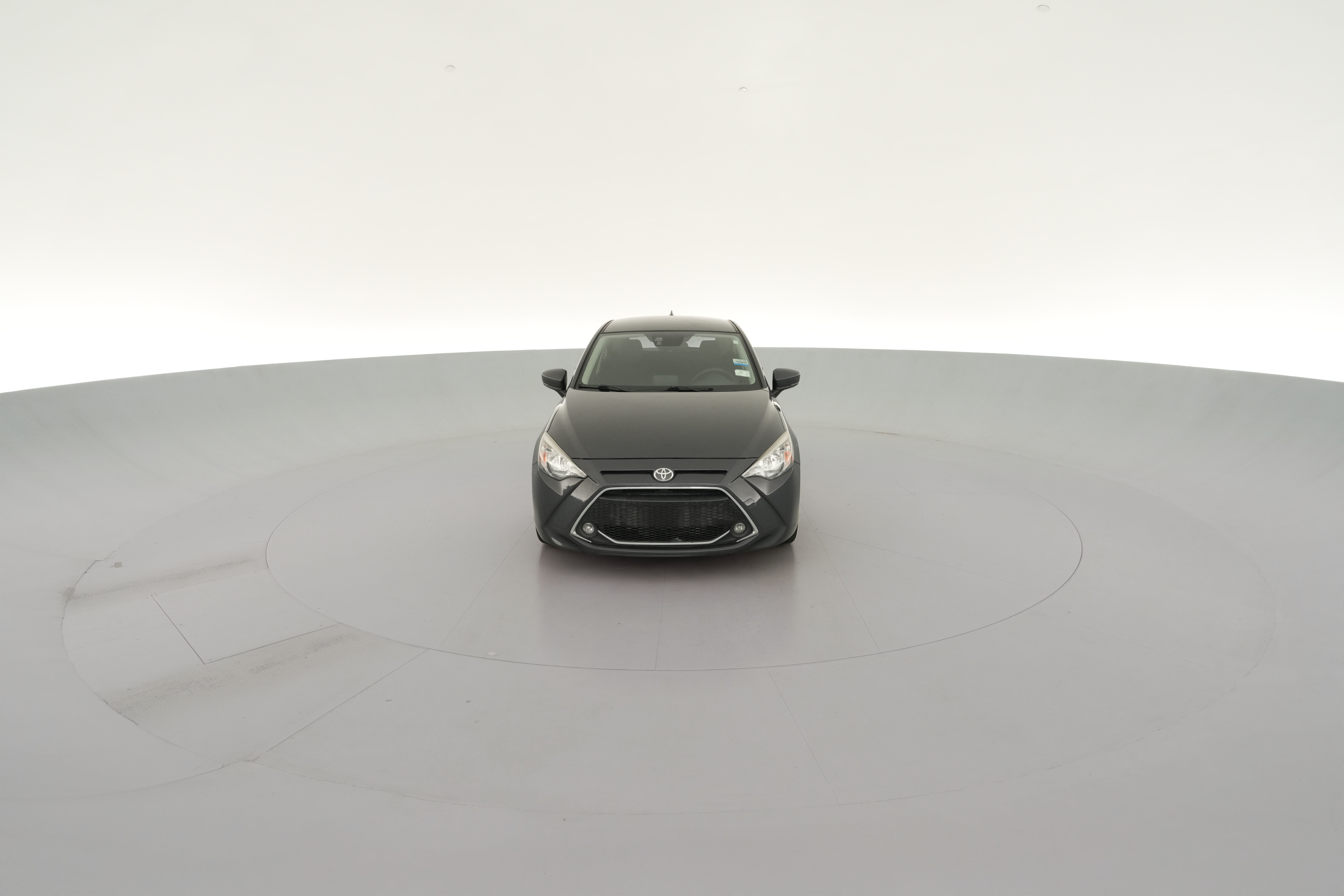2020 Toyota Yaris LE - Photo 26